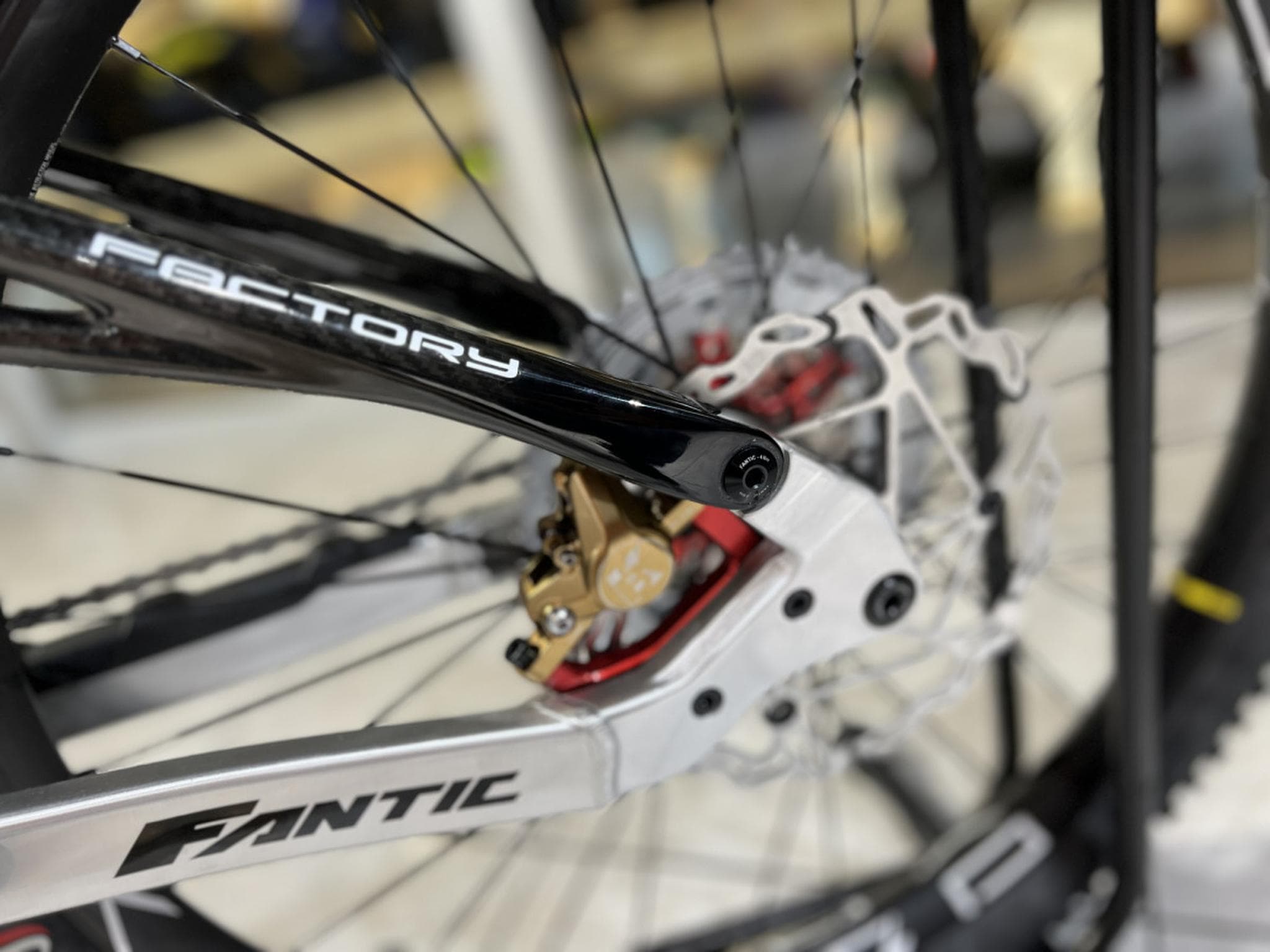 Fantic XXF 2.0 FACTORY Öhlins 720Wh, 29''-27,5'', freins 4 pistons, 90 (2026) - Photo 6