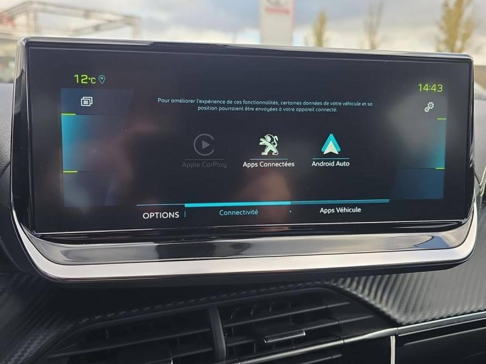 PEUGEOT 2008 e-2008 136ch GT (2022) - Photo 6