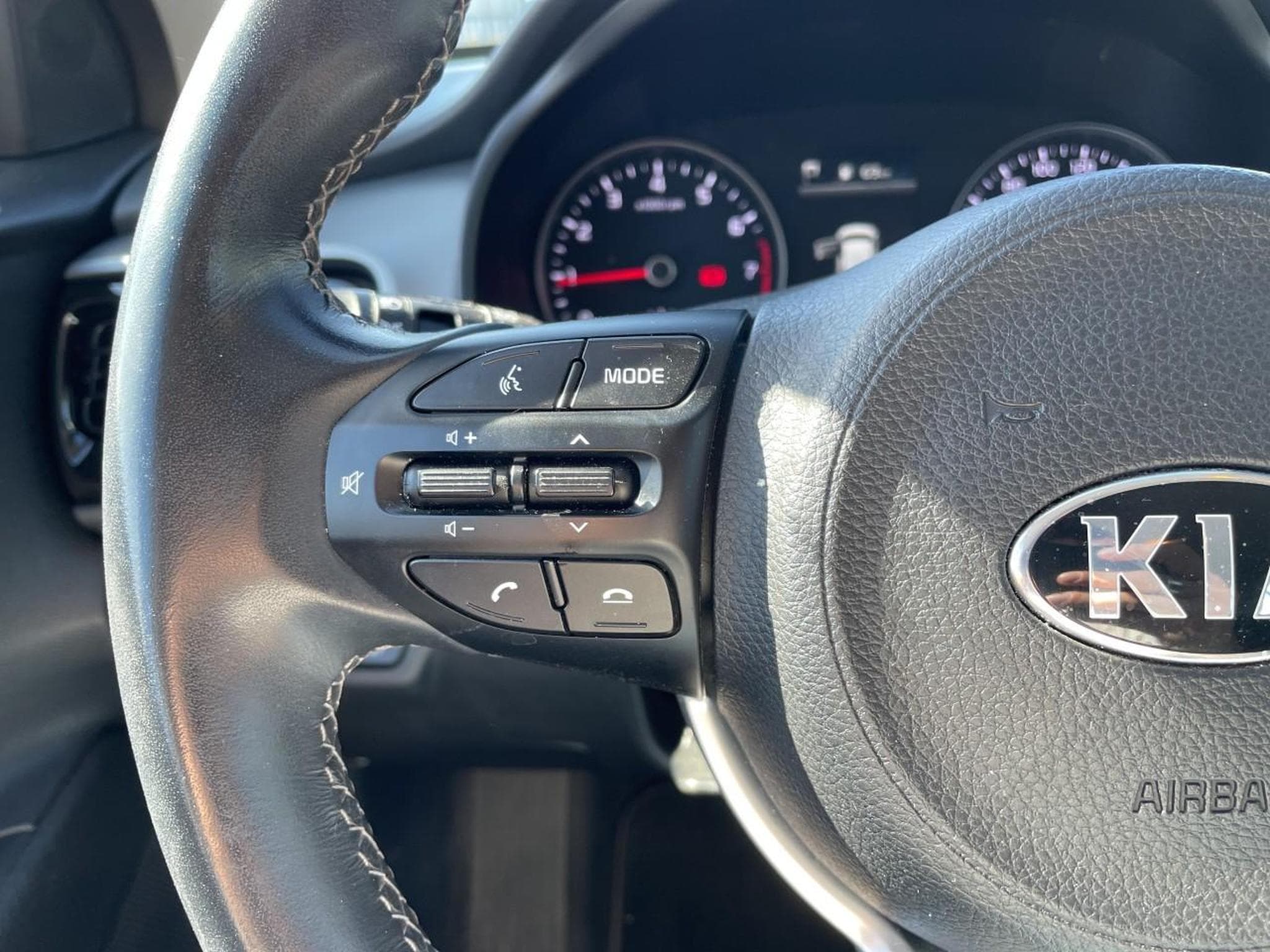 Kia STONIC 1.0 T-GDI 100 ACTIVE DCT7 (2021) - Photo 12