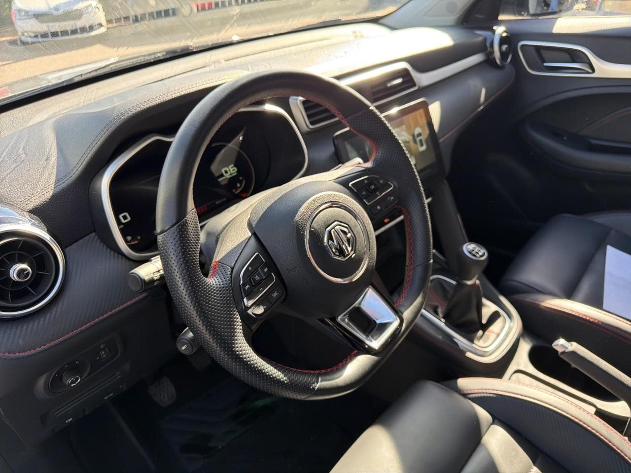 MG ZS 1.5 VTI-TECH 106 LUXURY (2023) - Photo 13