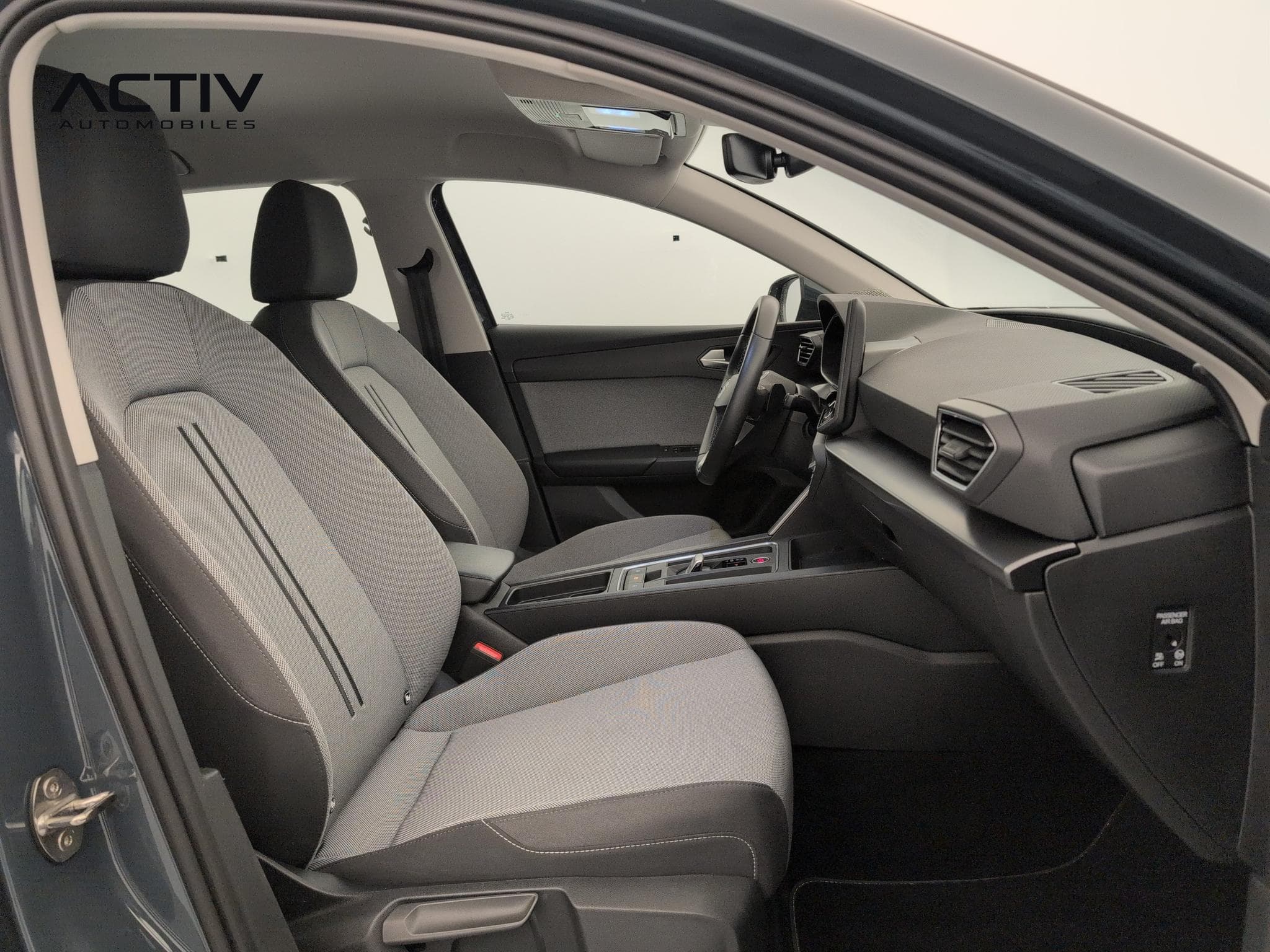 Seat Leon 1.5 eTSI Hybrid 115 DSG7 Business (2025) - Photo 9