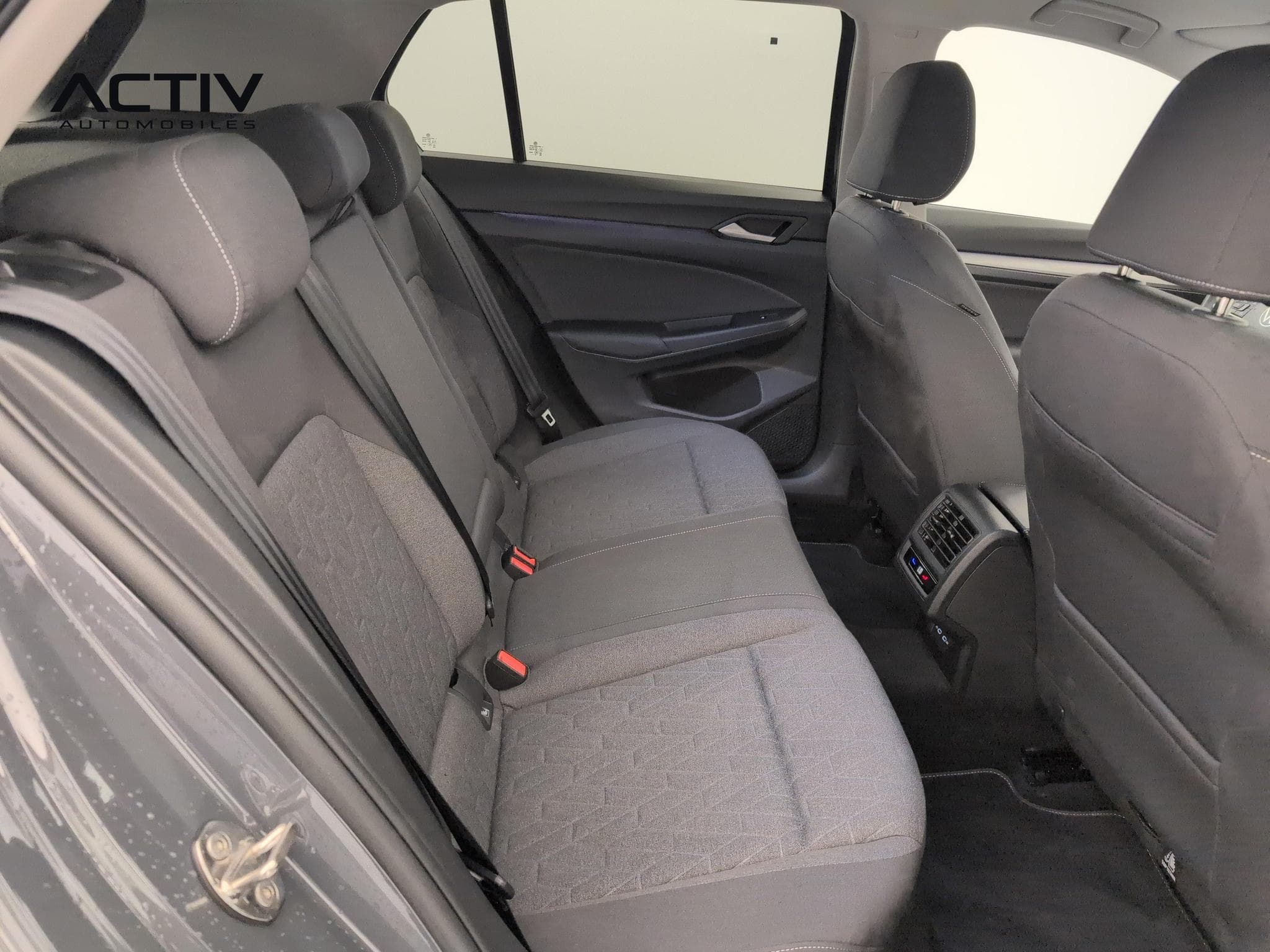 VW Golf VIII 2.0 TDI SCR 115 BVM6 LIFE (2025) - Photo 10