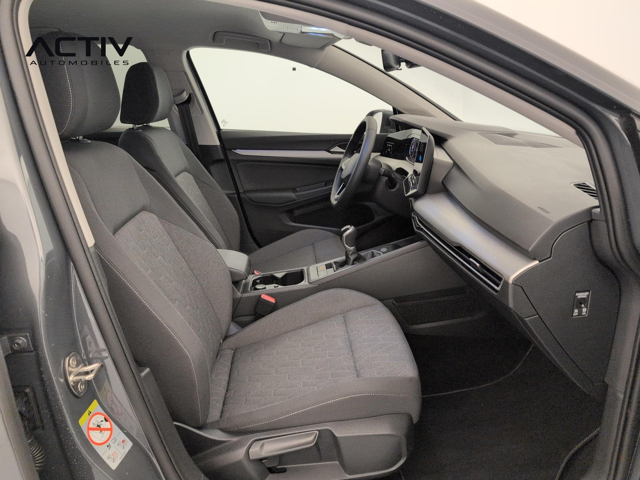 VW Golf VIII 2.0 TDI SCR 115 BVM6 LIFE (2025) - Photo 9