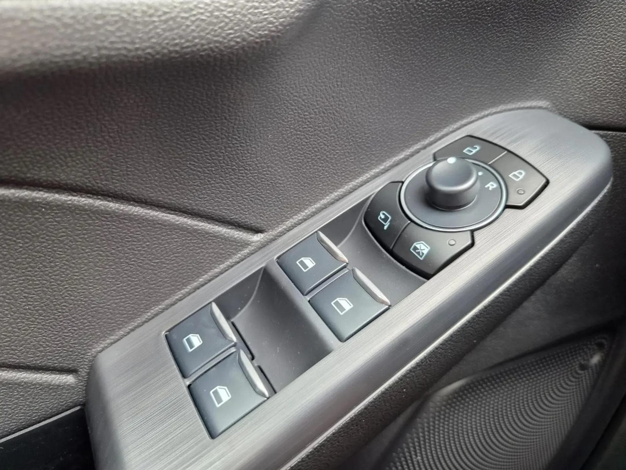 Ford Kuga 2.5 PHEV 243 Auto Titanium (2026) - Photo 13