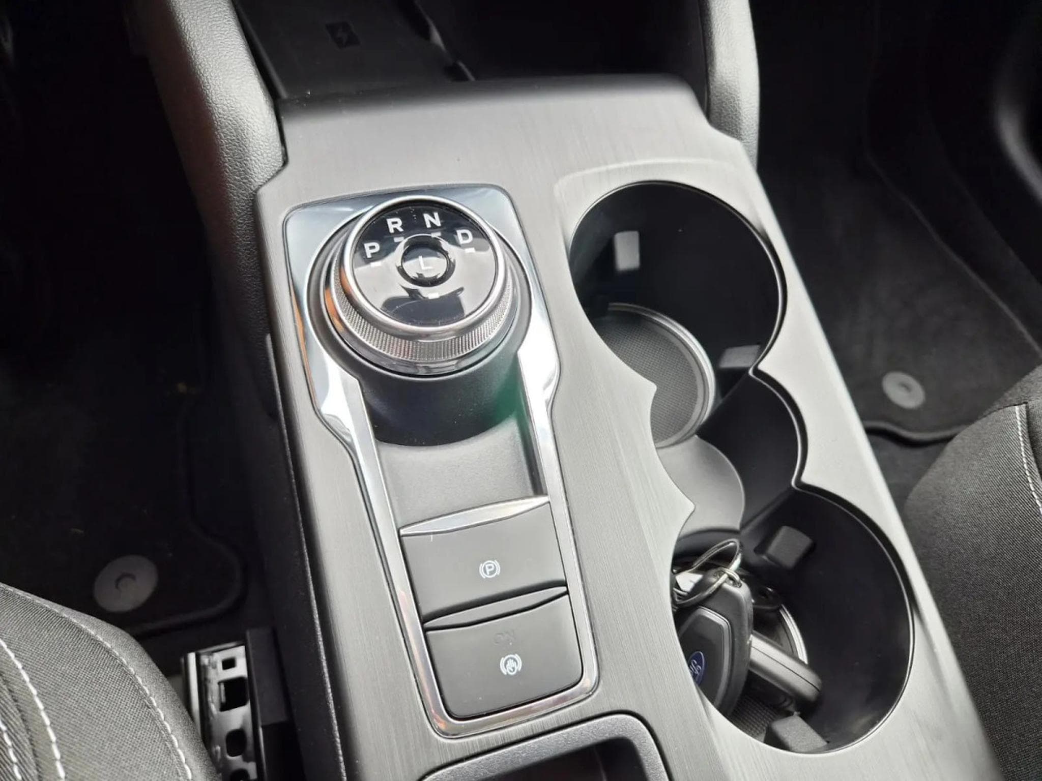 Ford Kuga 2.5 PHEV 243 Auto Titanium (2026) - Photo 24
