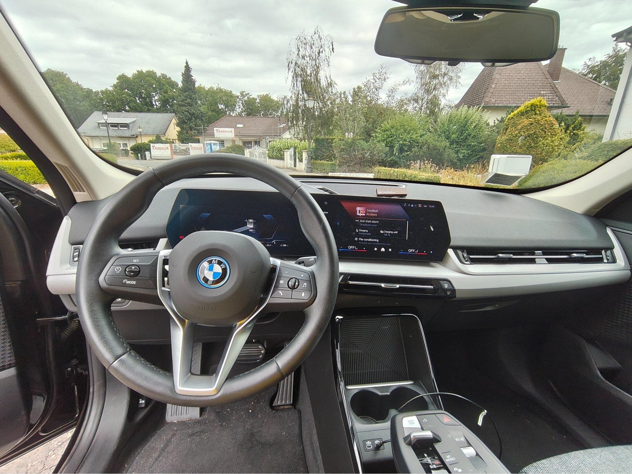 BMW iX1 (2025) - Photo 5