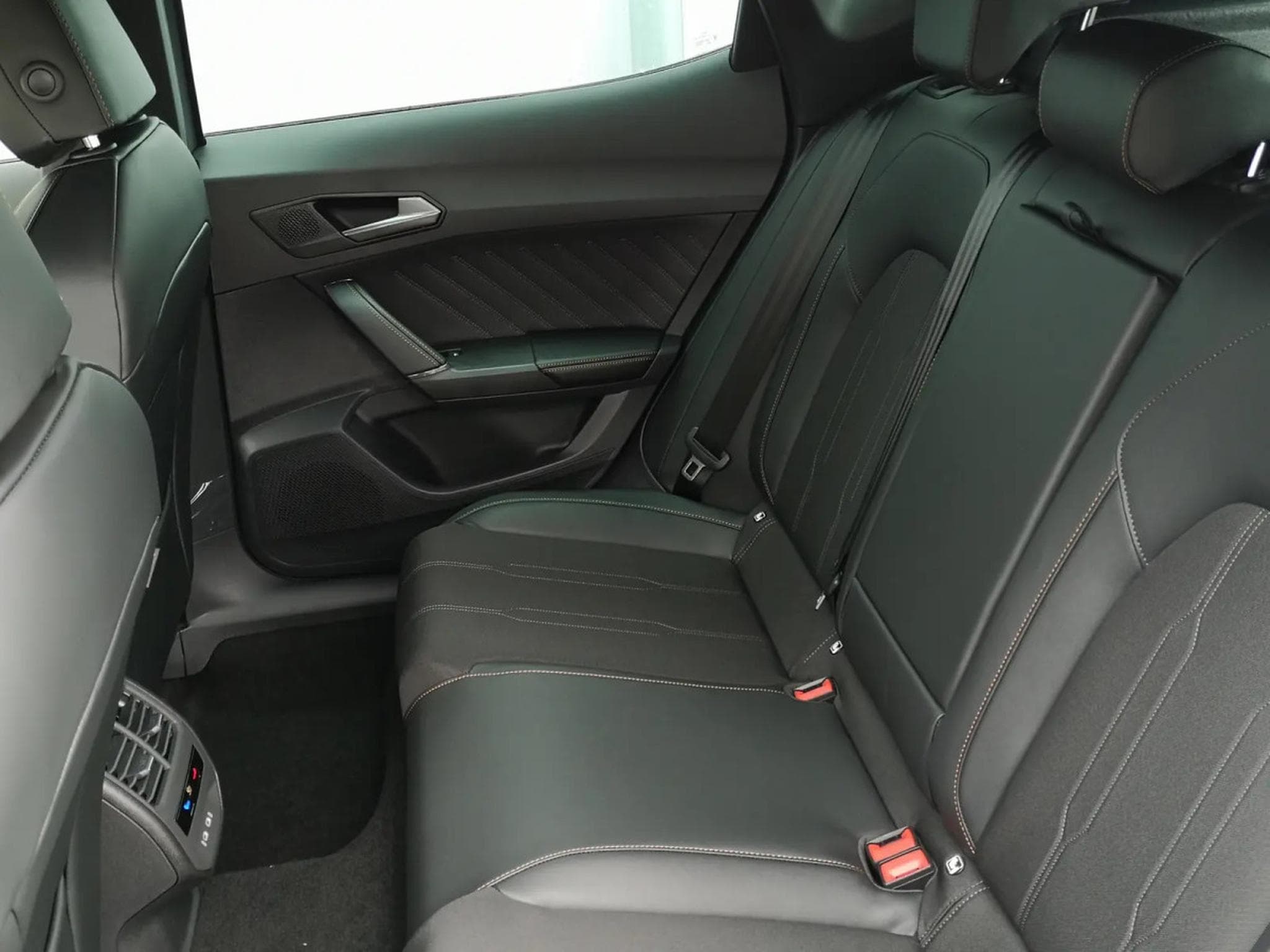 Cupra Formentor 2.0 TSi DSG 204  4x4 (2025) - Photo 6