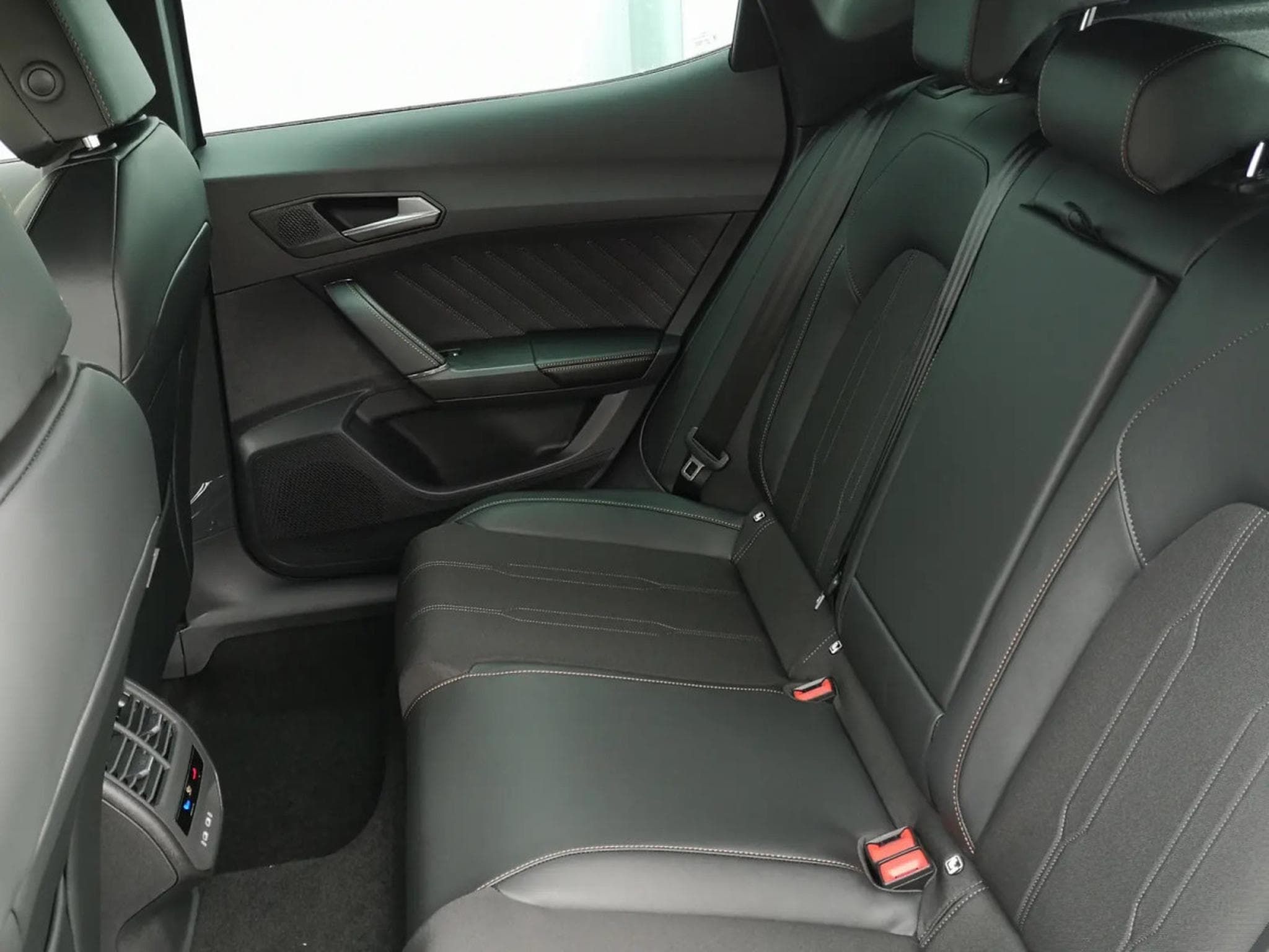 Cupra Formentor 2.0 TSi DSG 204  4x4 (2025) - Photo 6