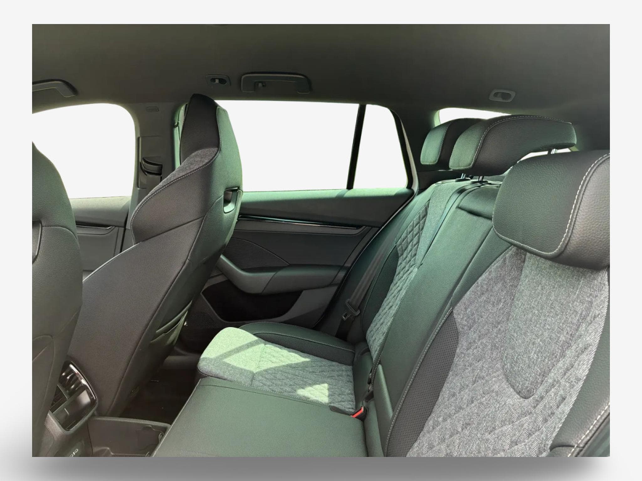 Skoda Octavia 1.5 TSi DSG 150 Sportline (2026) - Photo 6