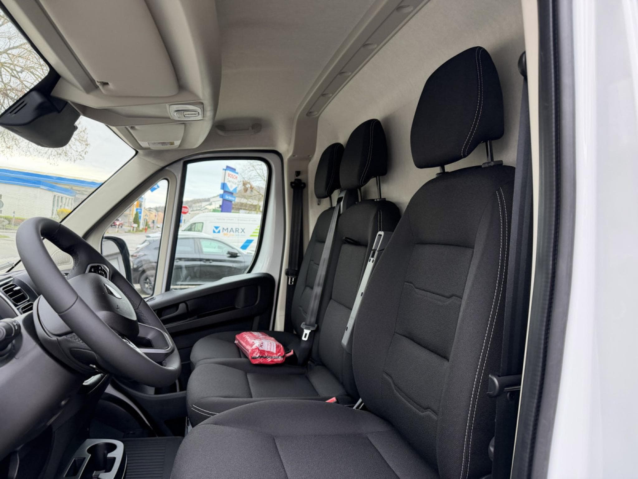 Peugeot Boxer 2.2 BlueHDI EAT8 190 L4H3 335 (2026) - Photo 23