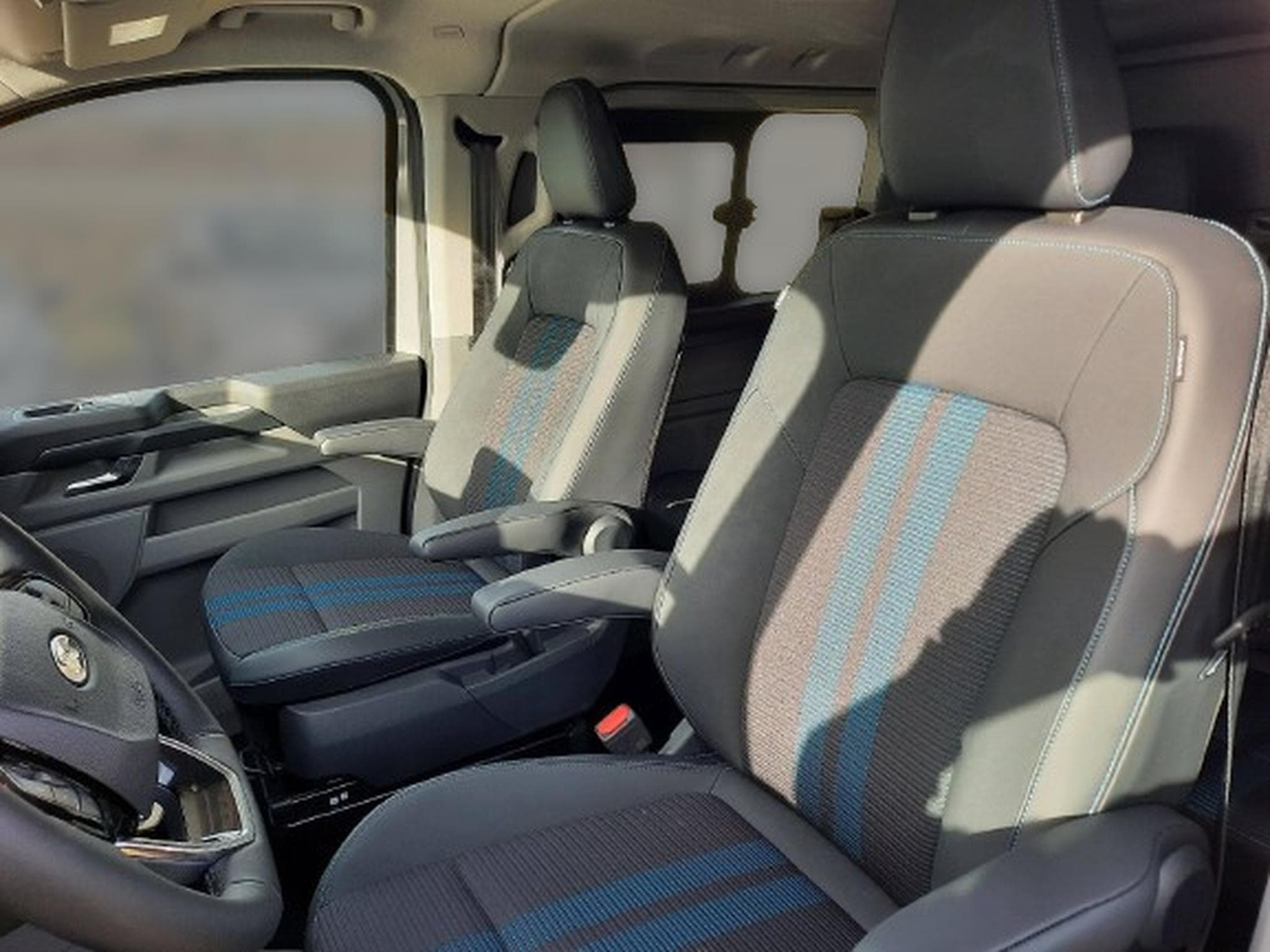 Ford Transit 2.5 Duratec PHEV 232 BVA L1H1 Double Cabine Sport (2026) - Photo 11