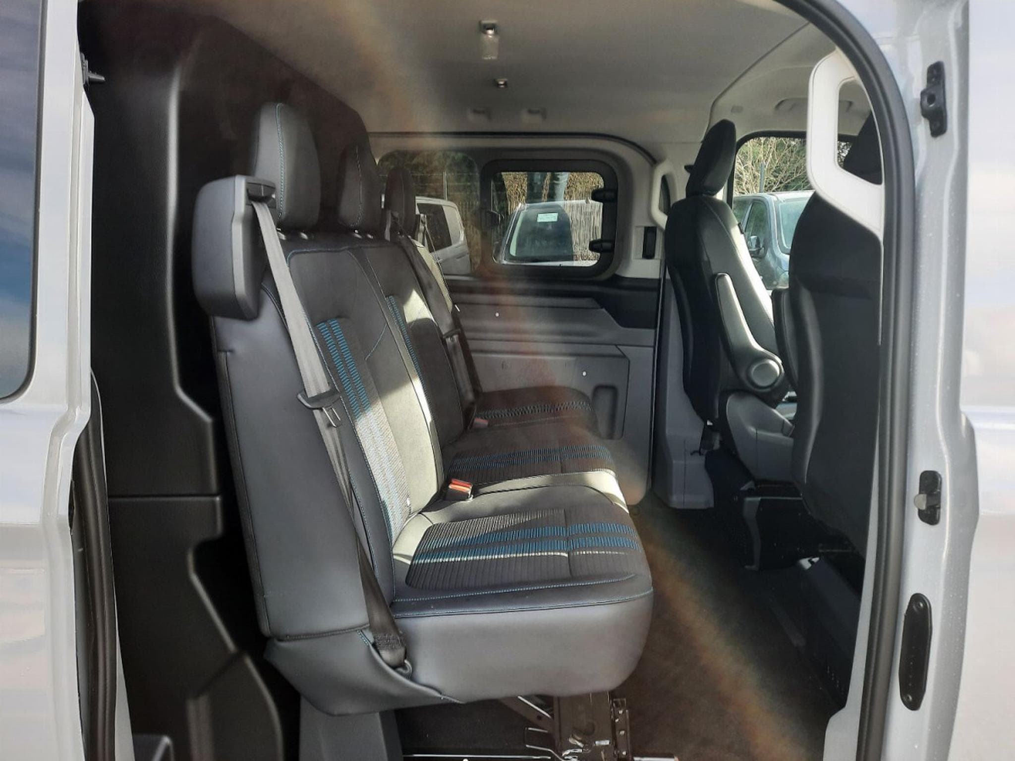 Ford Transit 2.5 Duratec PHEV 232 BVA L1H1 Double Cabine Sport (2026) - Photo 13