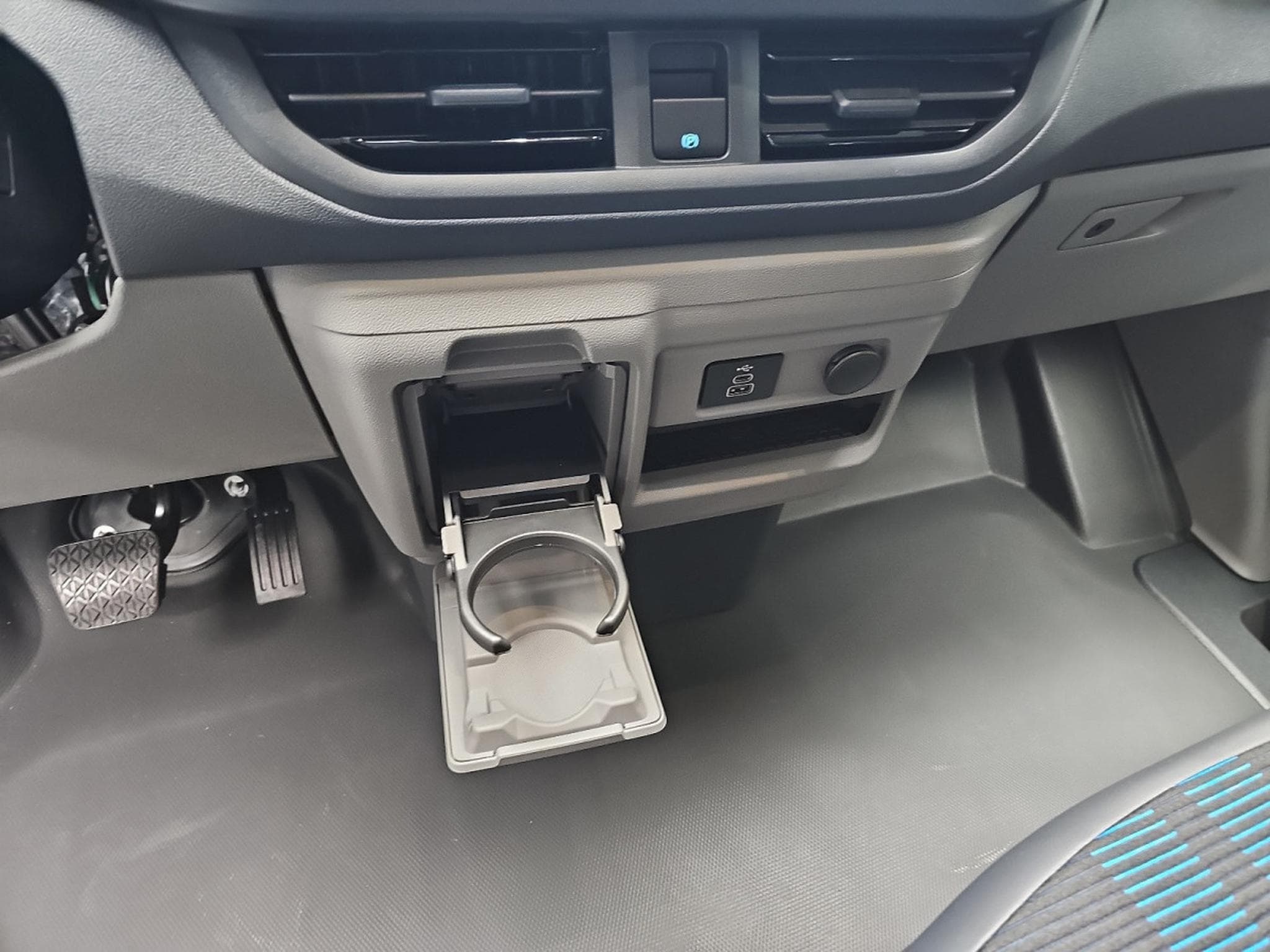 Ford Transit 2.5 Duratec PHEV 232 BVA L1H1 Double Cabine Sport (2026) - Photo 17