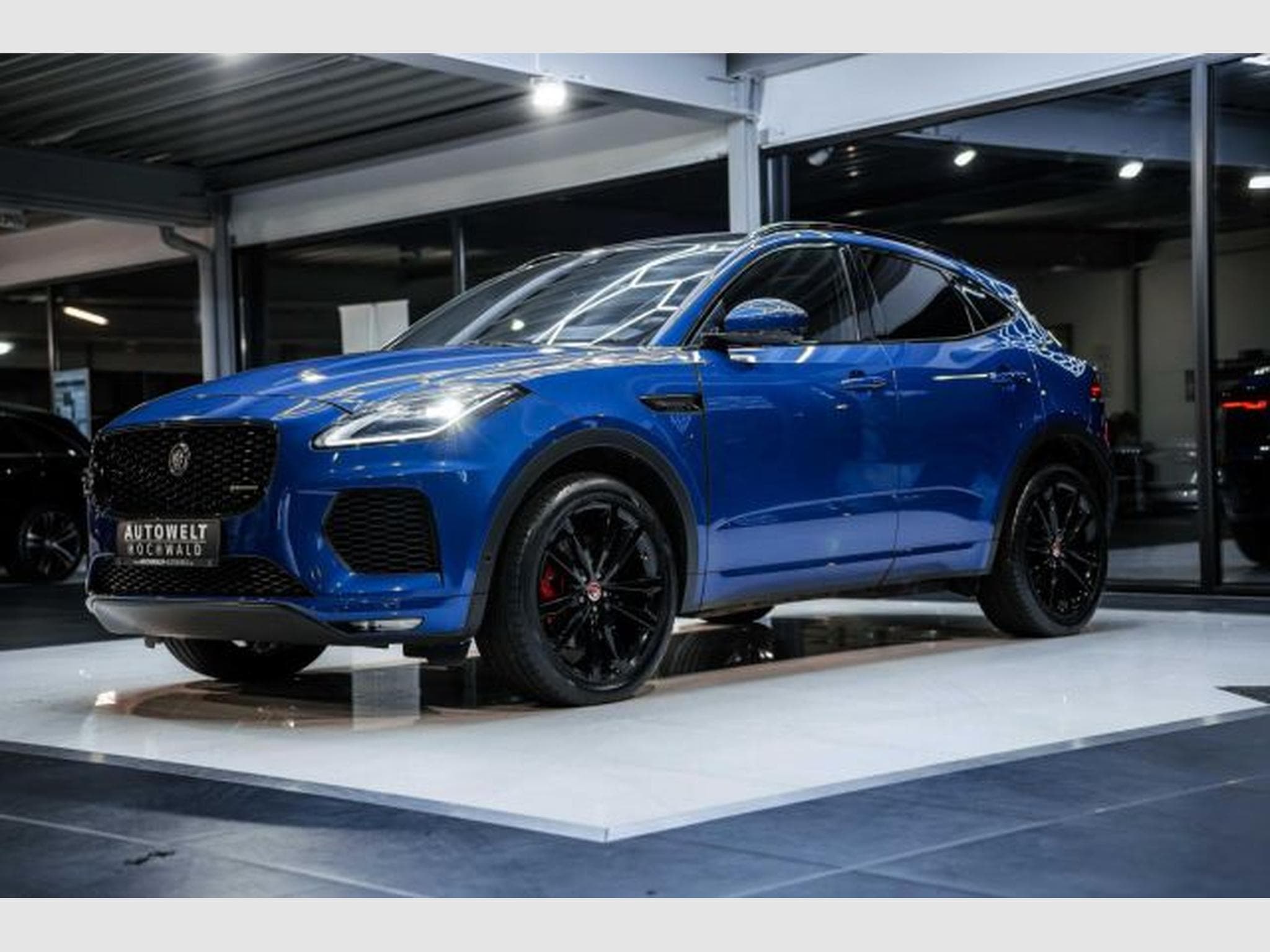 Jaguar E-Pace E-Pace 2.0 D R-Dynamic SE AWD NAVI MATRIX PANO (2019) - Photo 4