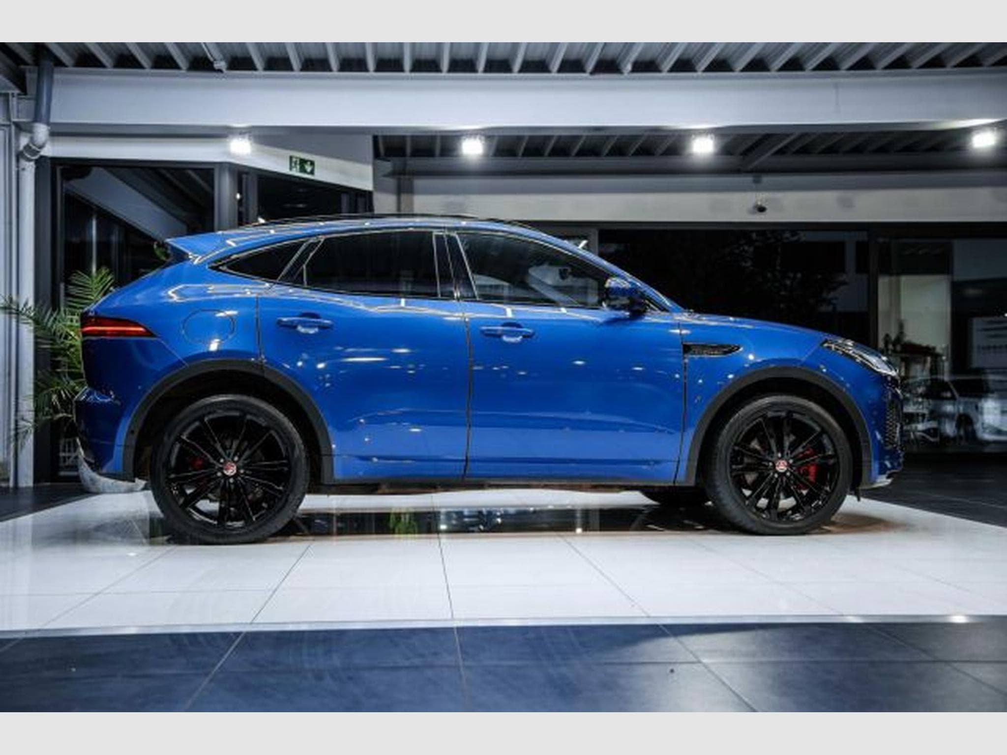 Jaguar E-Pace E-Pace 2.0 D R-Dynamic SE AWD NAVI MATRIX PANO (2019) - Photo 7