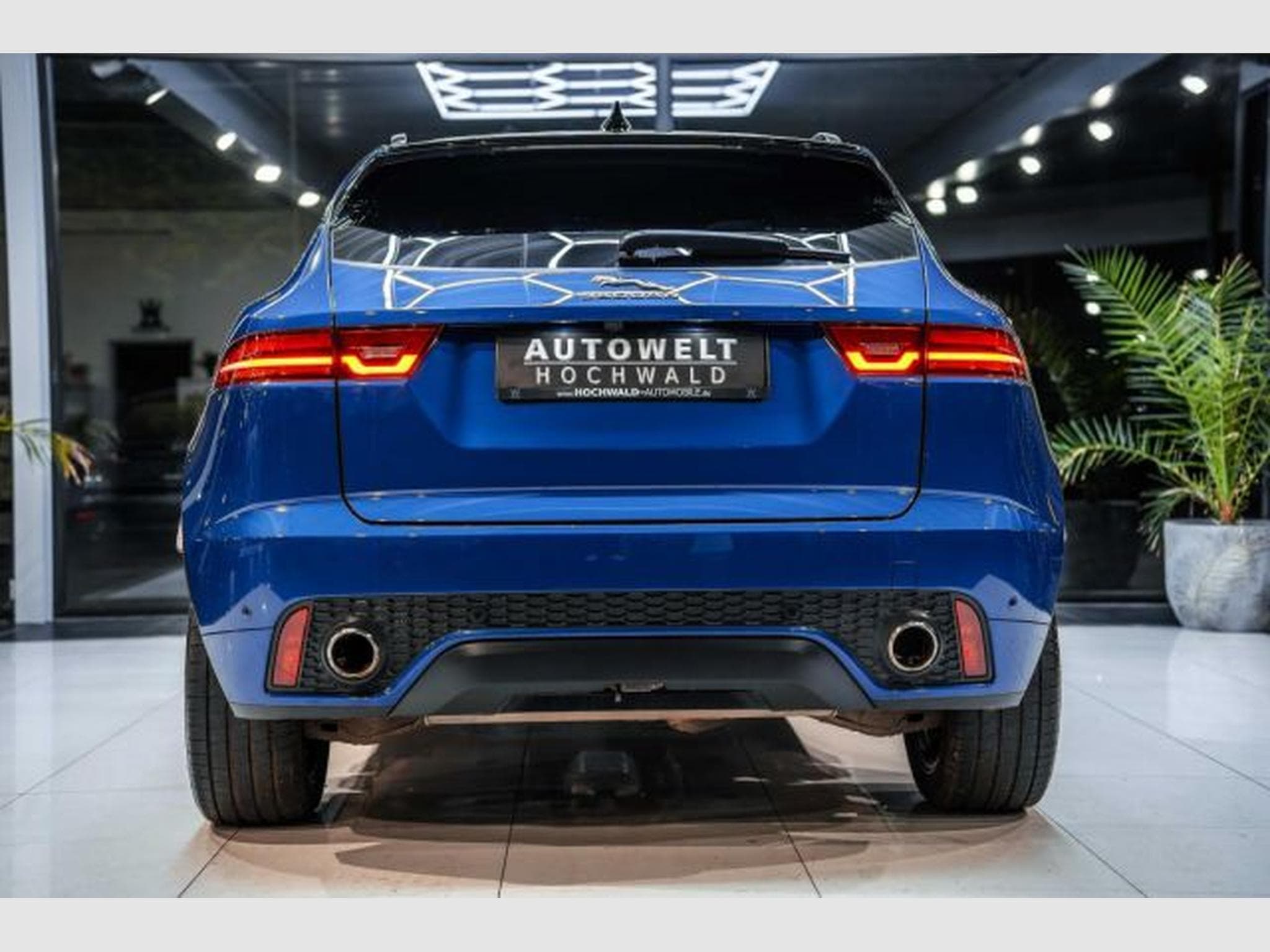Jaguar E-Pace E-Pace 2.0 D R-Dynamic SE AWD NAVI MATRIX PANO (2019) - Photo 13