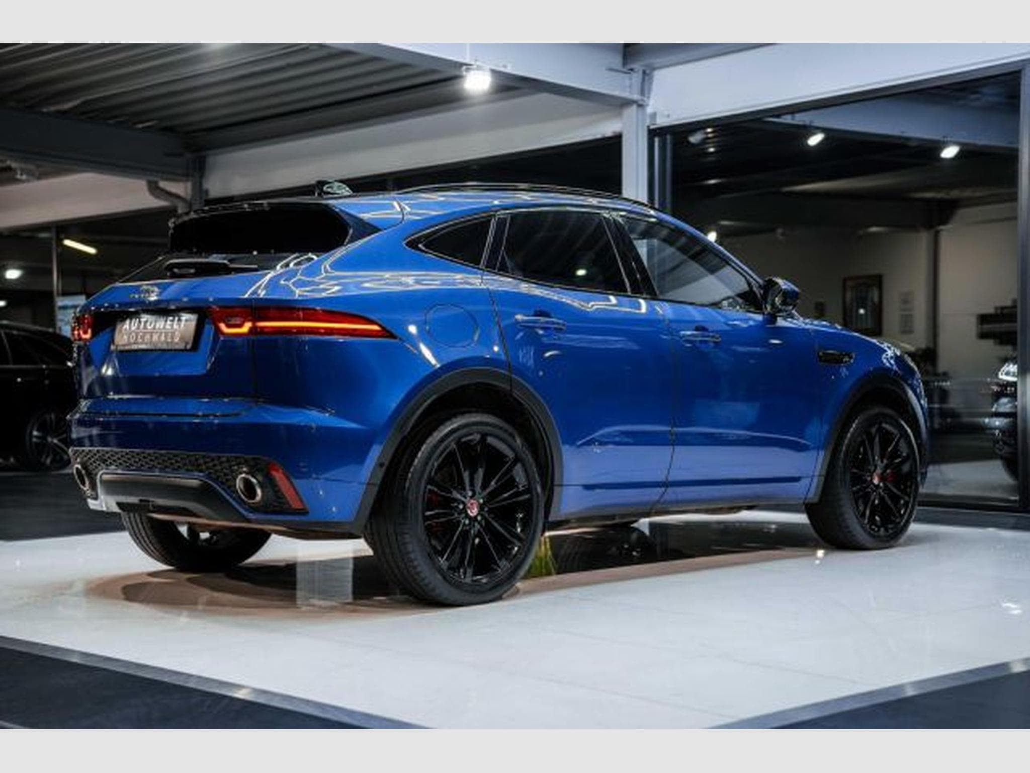 Jaguar E-Pace E-Pace 2.0 D R-Dynamic SE AWD NAVI MATRIX PANO (2019) - Photo 14