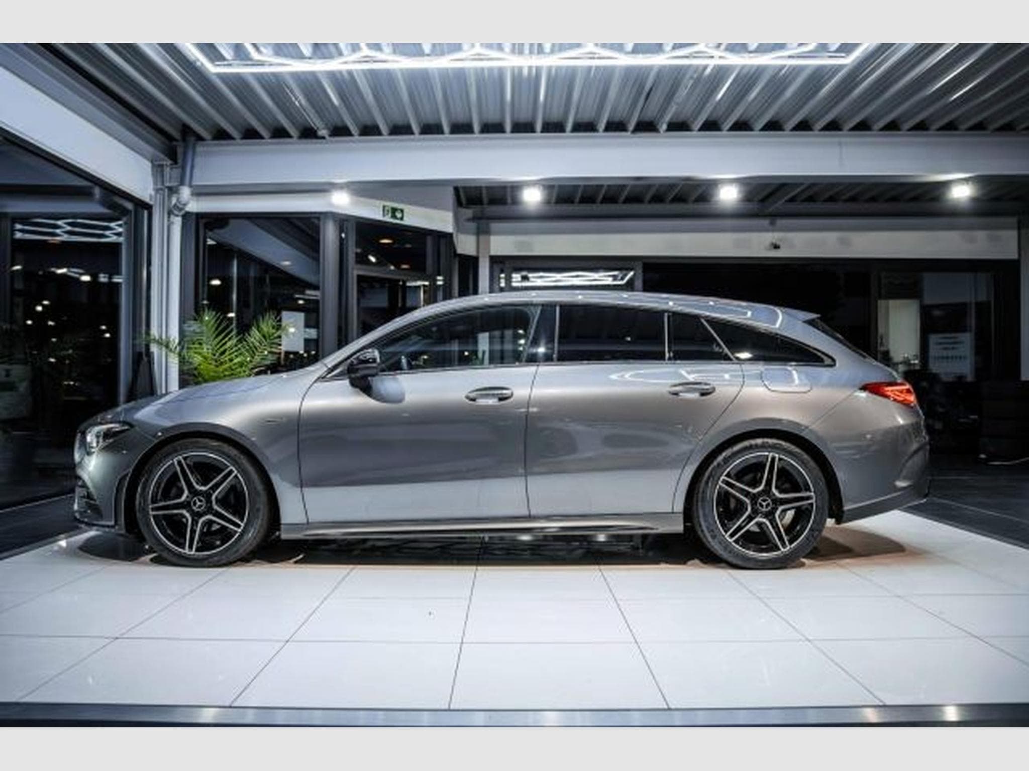 Mercedes CLA 180 CLA 180 Shooting Brake AMG Line 7G-DCT NAVI LED (2021) - Photo 11
