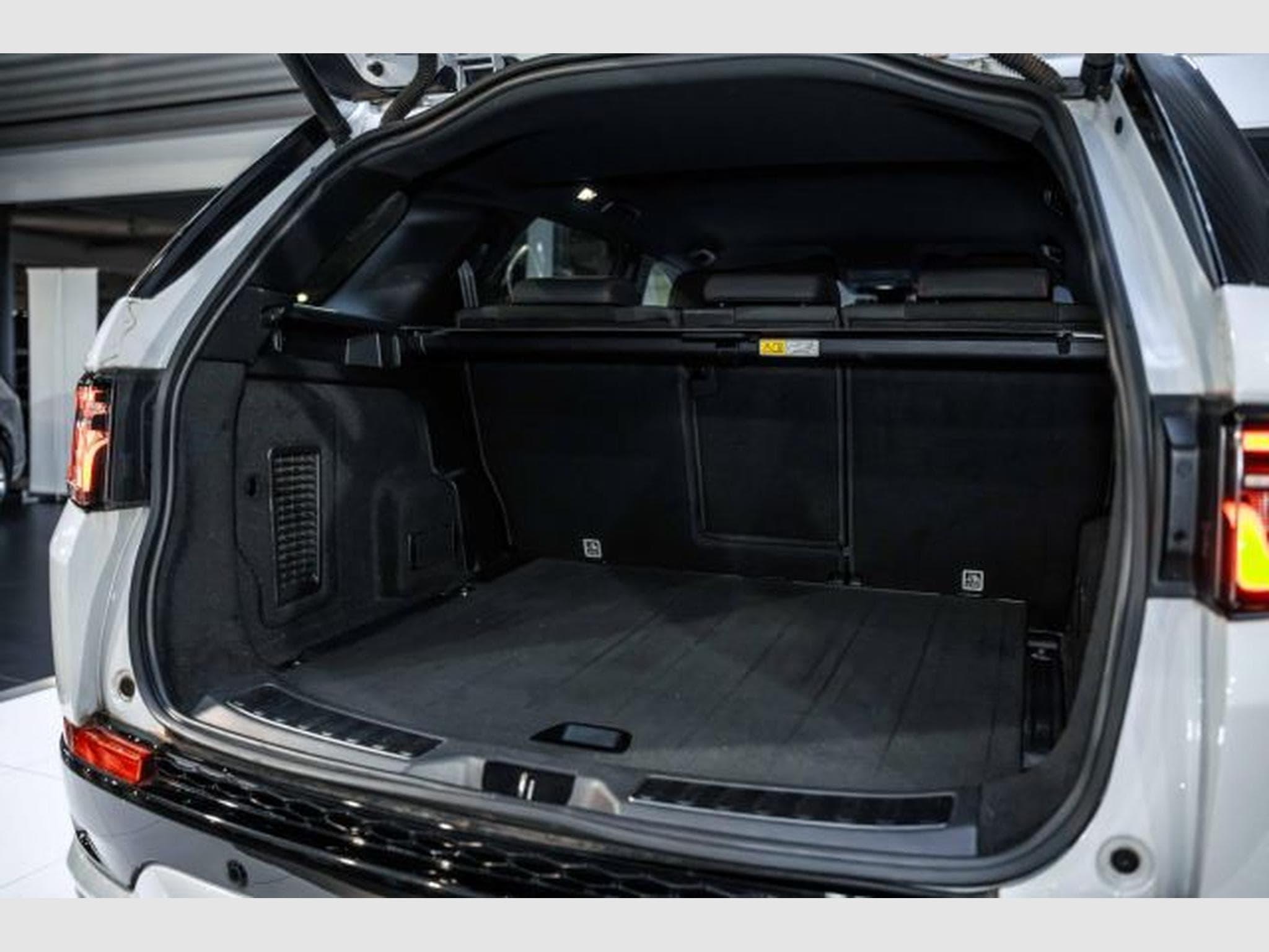 Land-Rover Discovery Sport Discovery Sport D 200 R-Dynamic SE Aut. AWD AHK (2021) - Photo 15