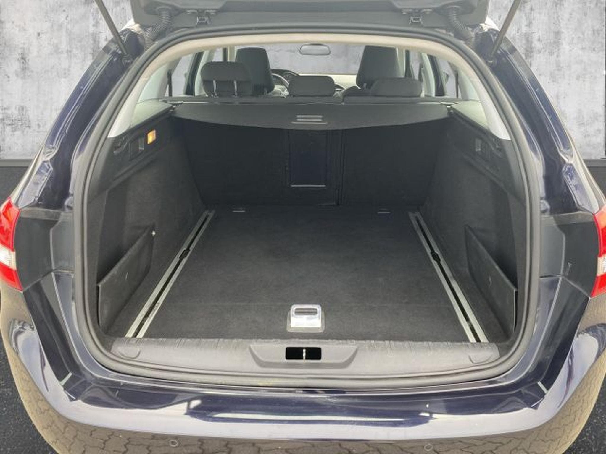 Peugeot 308 308 SW 1.5 Blue HDi Allure NAVI LED RFK SHZG GRA (2019) - Foto 10