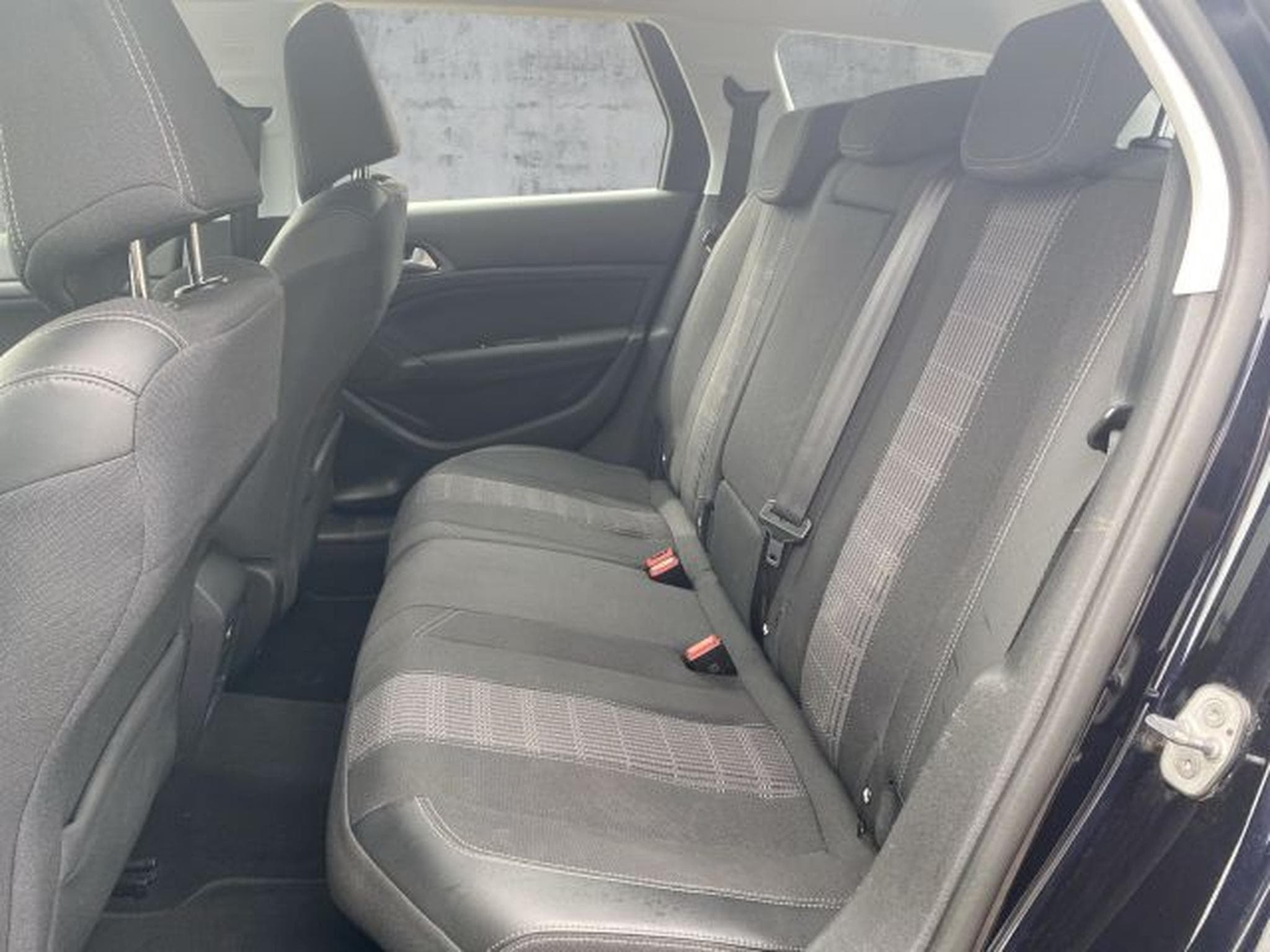 Peugeot 308 308 SW 1.5 Blue HDi Allure NAVI LED RFK SHZG GRA (2019) - Foto 12