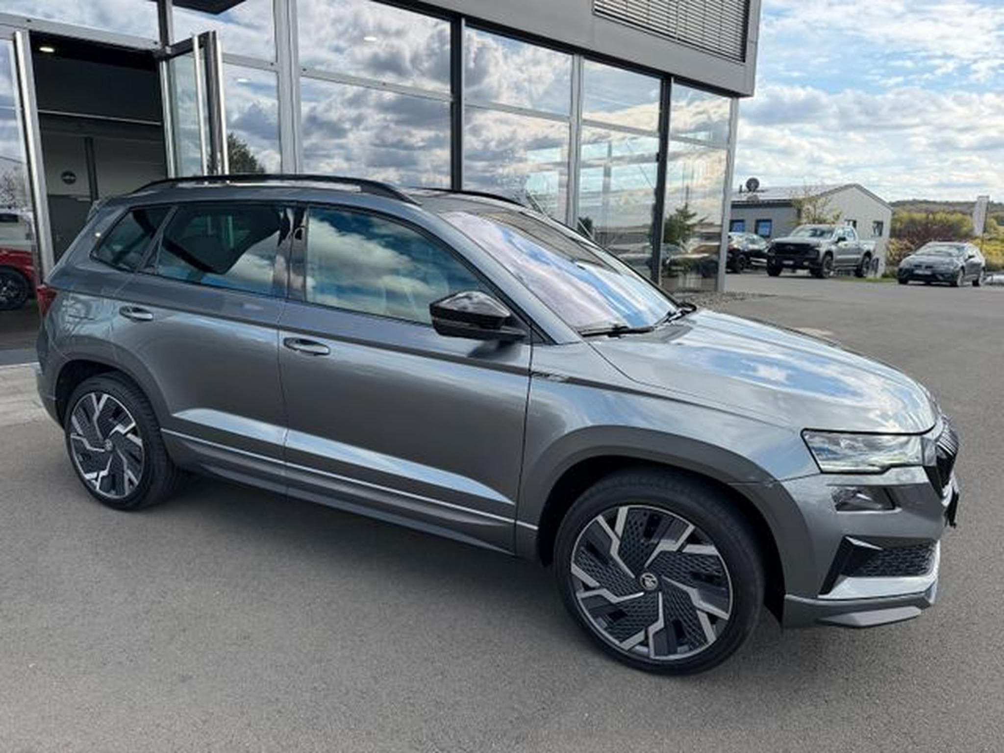 Skoda Karoq Karoq 2,0TDi Sportline 4x4 Leder 19" Pano AHK (2023) - Photo 5