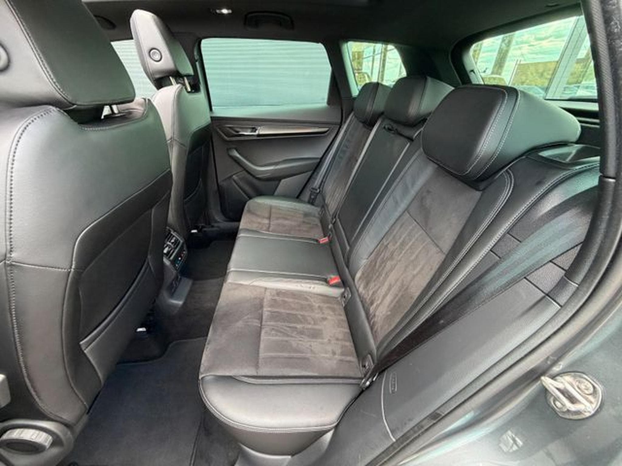 Skoda Karoq Karoq 2,0TDi Sportline 4x4 Leder 19" Pano AHK (2023) - Photo 14