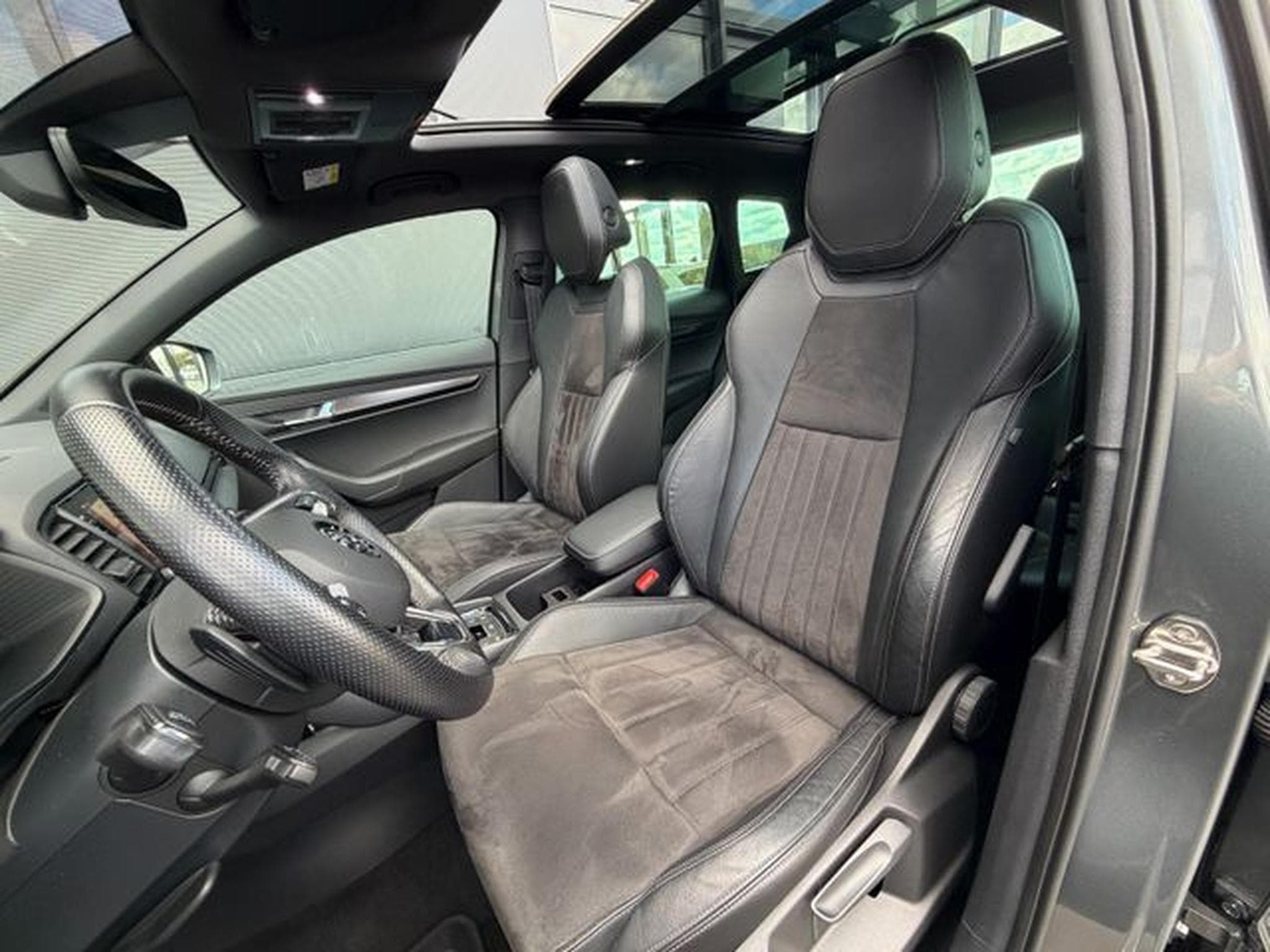 Skoda Karoq Karoq 2,0TDi Sportline 4x4 Leder 19" Pano AHK (2023) - Photo 11