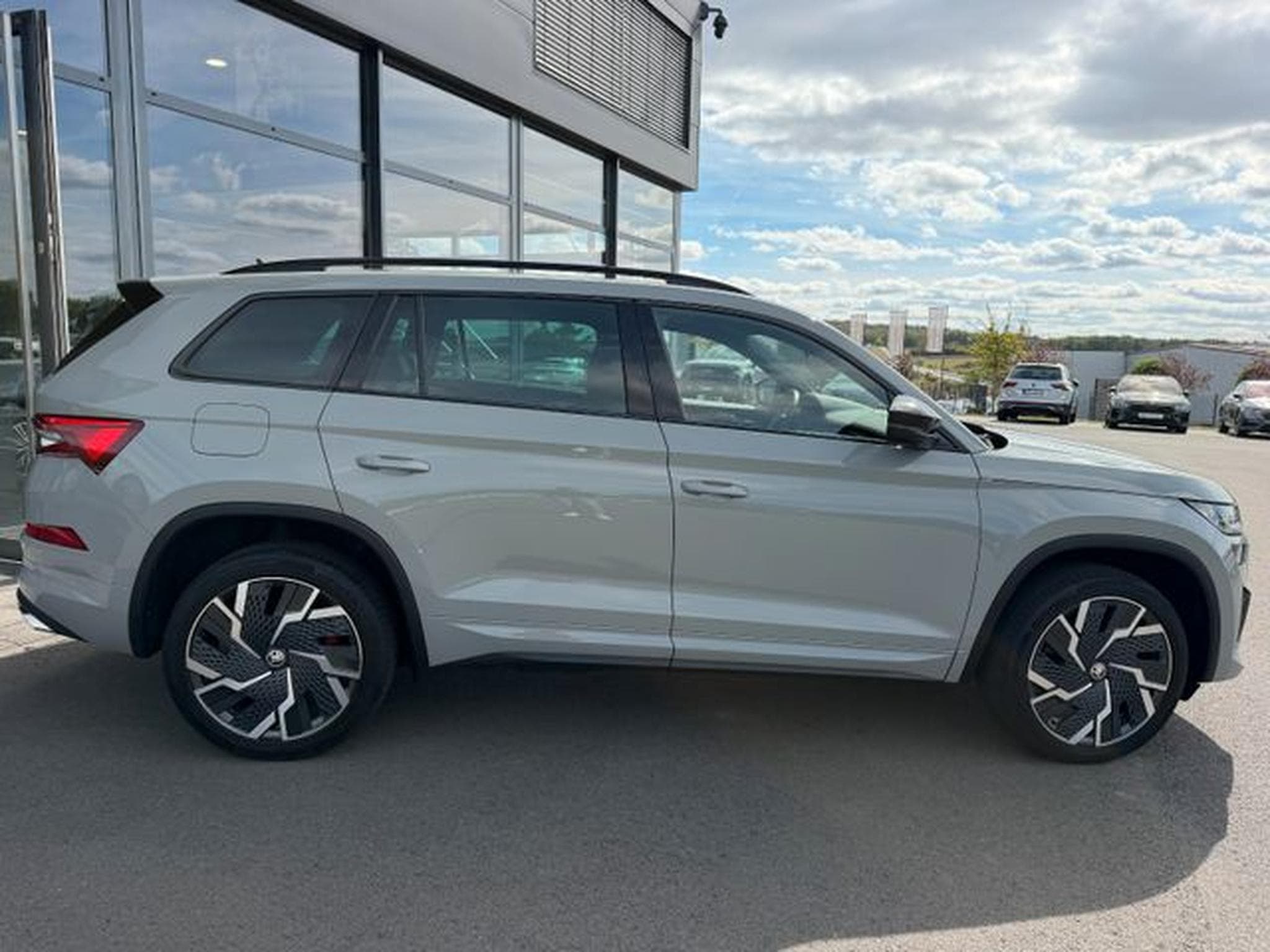 Skoda Kodiaq Kodiaq 2,0TSi RS 4x4 Leder Kühlung 360° DCC Can (2024) - Foto 6