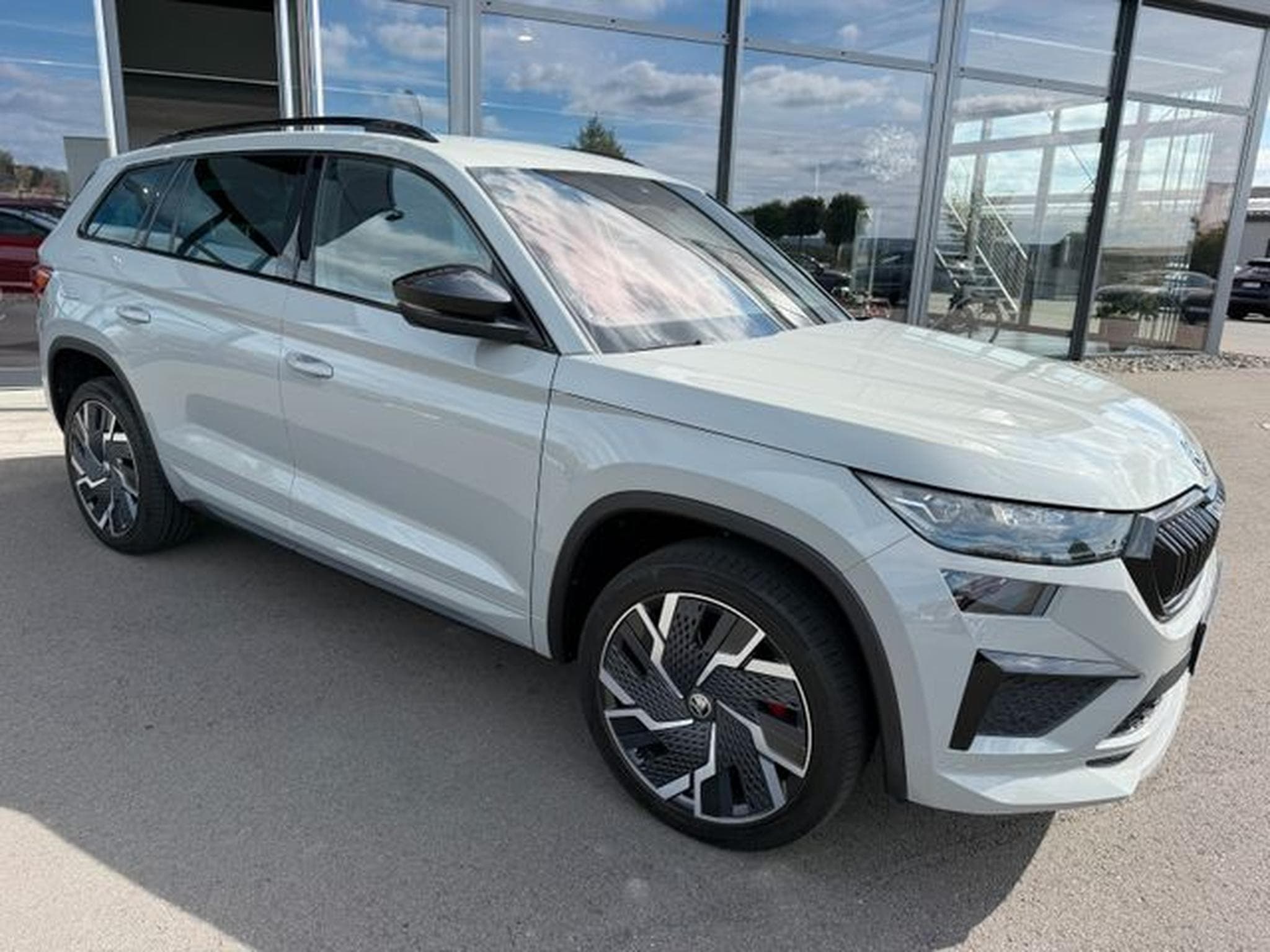 Skoda Kodiaq Kodiaq 2,0TSi RS 4x4 Leder Kühlung 360° DCC Can (2024) - Foto 5