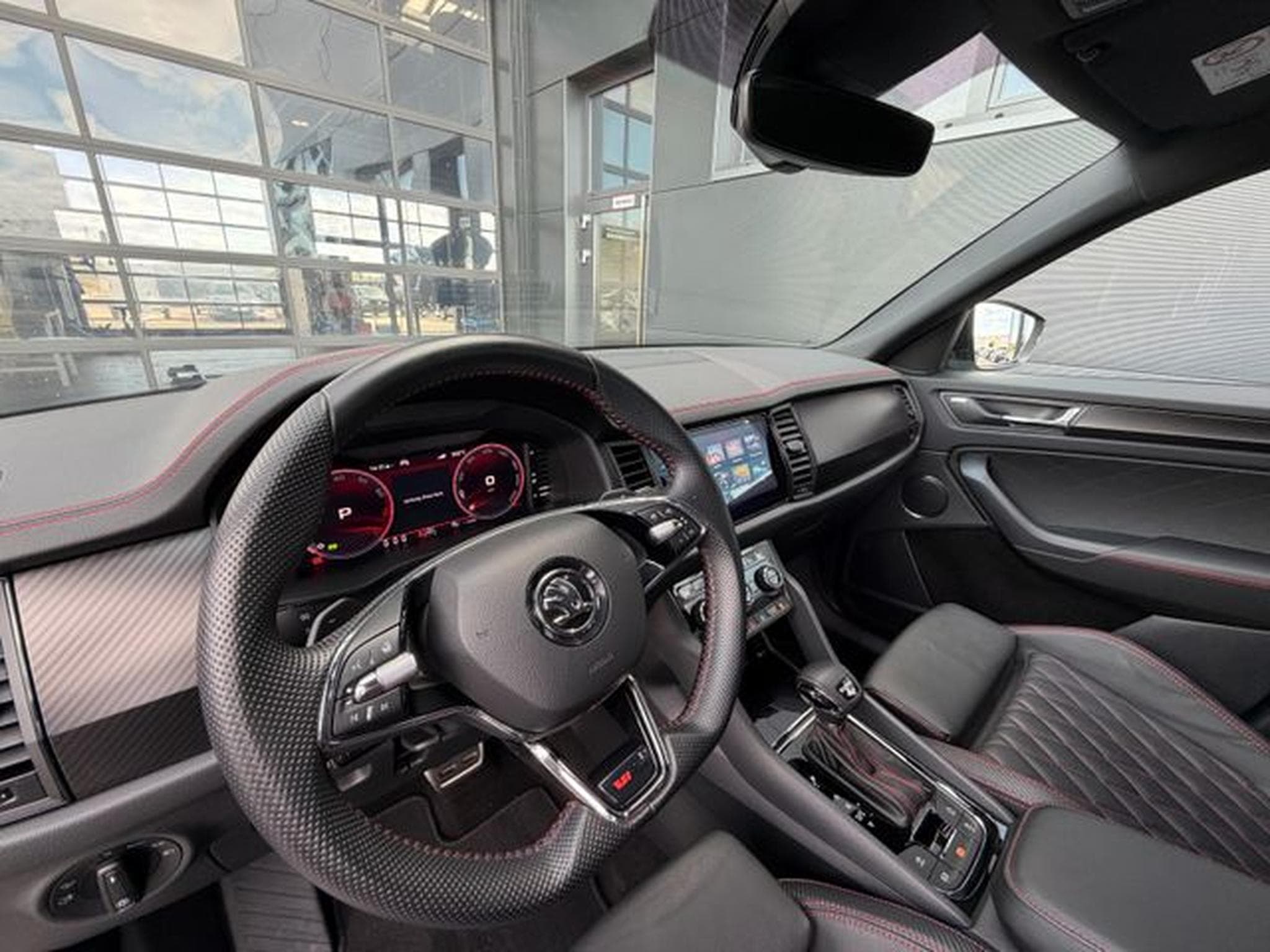 Skoda Kodiaq Kodiaq 2,0TSi RS 4x4 Leder Kühlung 360° DCC Can (2024) - Foto 12
