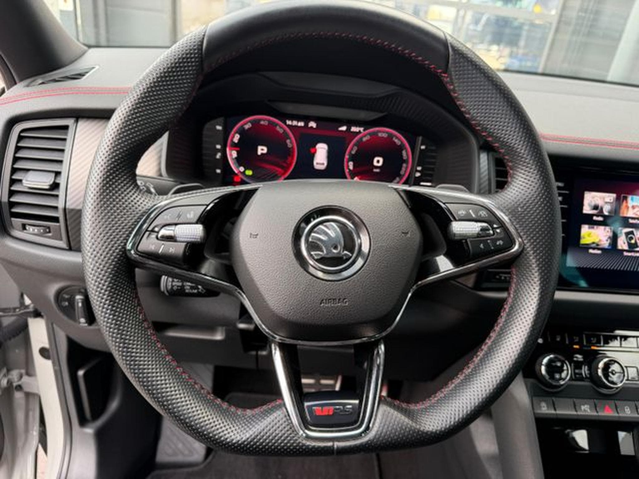 Skoda Kodiaq Kodiaq 2,0TSi RS 4x4 Leder Kühlung 360° DCC Can (2024) - Foto 13