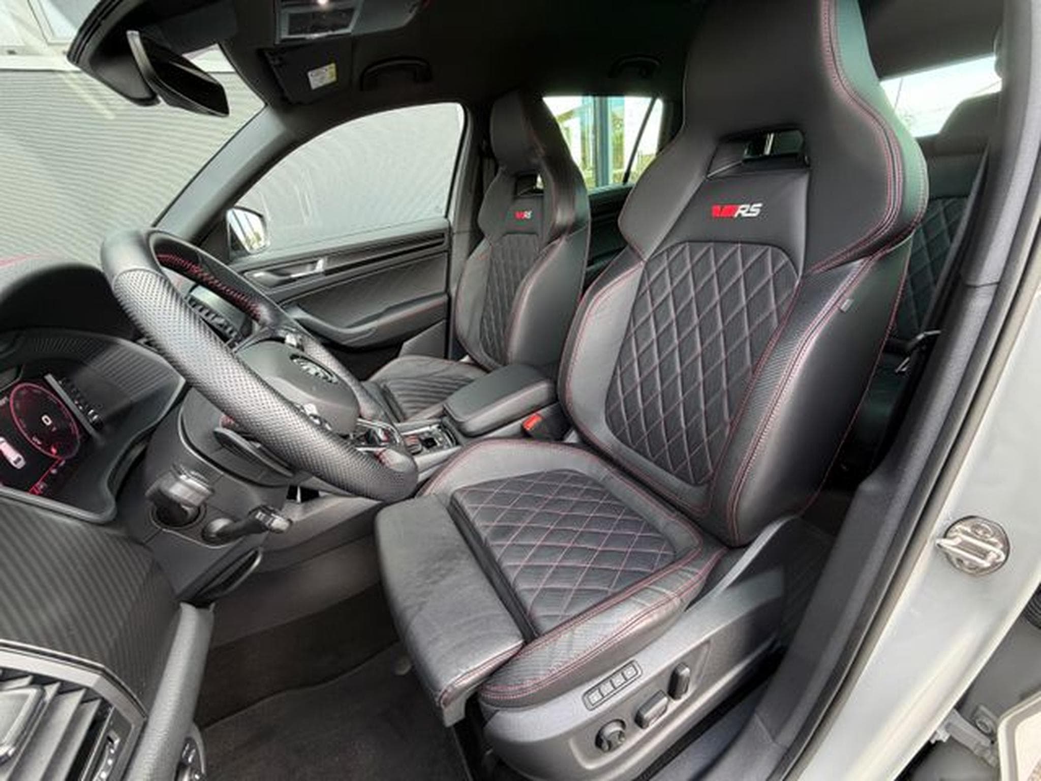 Skoda Kodiaq Kodiaq 2,0TSi RS 4x4 Leder Kühlung 360° DCC Can (2024) - Foto 11