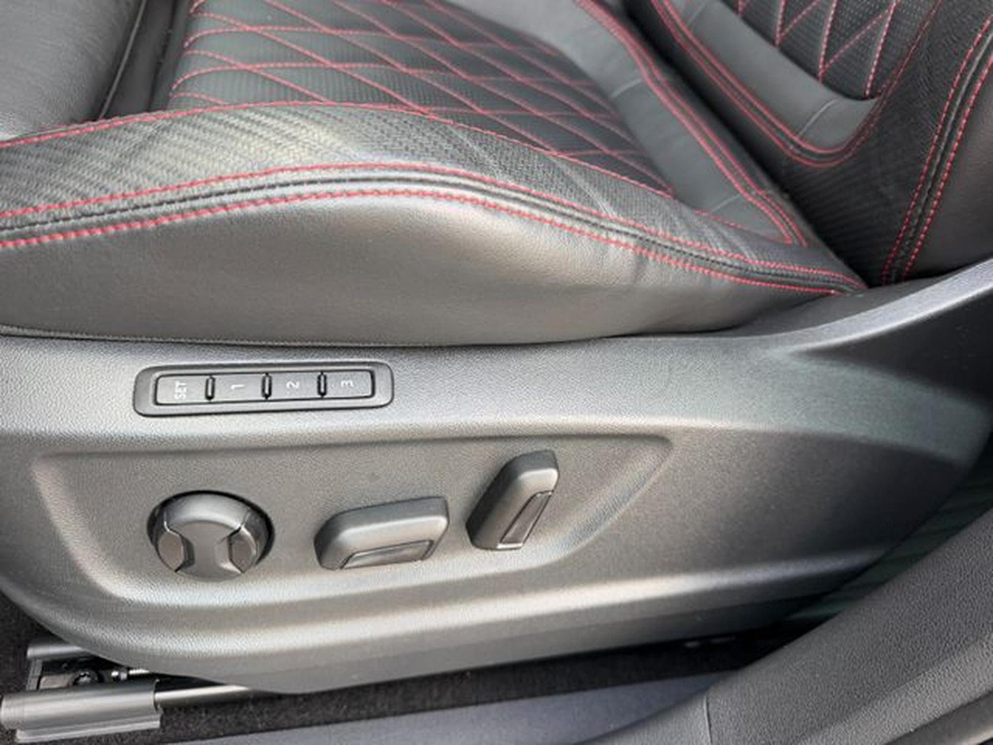 Skoda Kodiaq Kodiaq 2,0TSi RS 4x4 Leder Kühlung 360° DCC Can (2024) - Foto 14