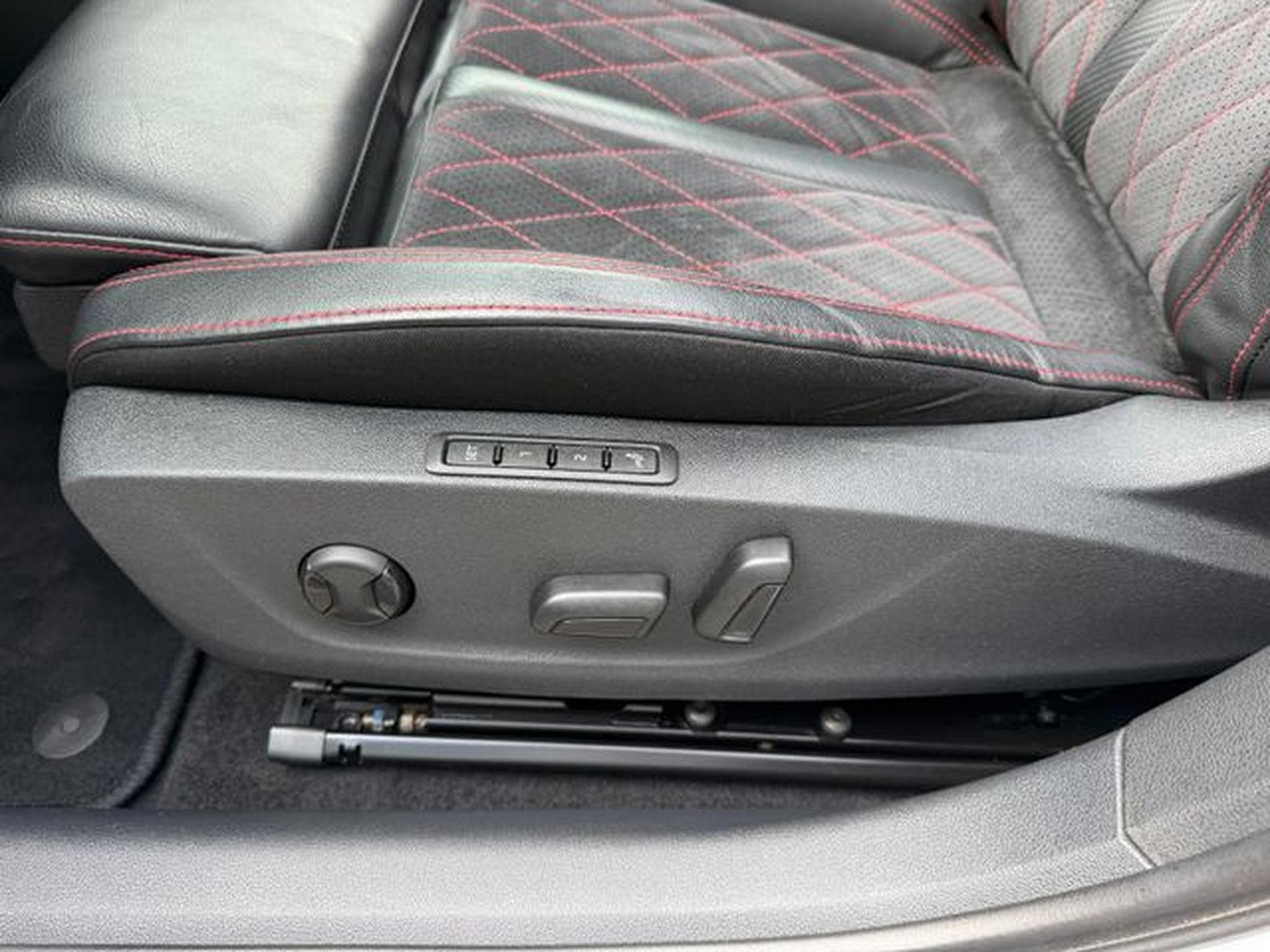 Skoda Octavia Octavia Kombi 2,0TSi RS 19" Masssage AHK Standhz (2021) - Foto 13