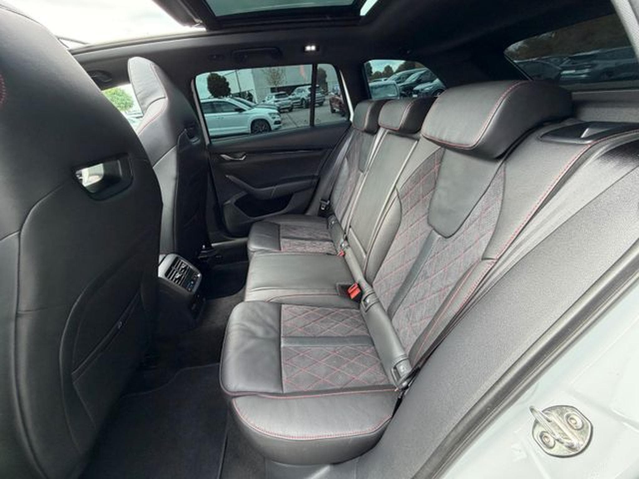 Skoda Octavia Octavia Kombi 2,0TSi RS 19" Masssage AHK Standhz (2021) - Foto 14