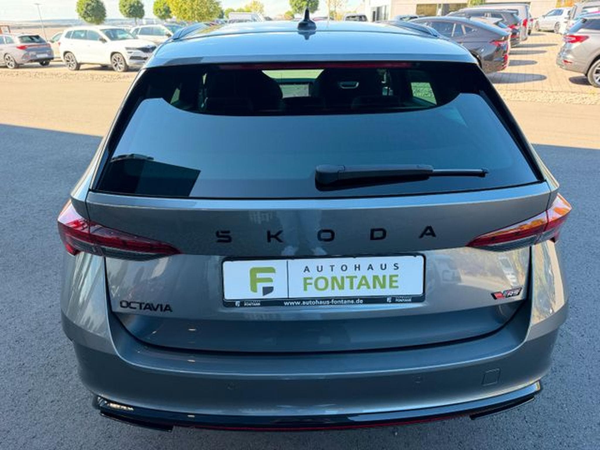 Skoda Octavia Octavia Kombi 2.0TSI RS Facelift Matrix ACC Key (2025) - Foto 6