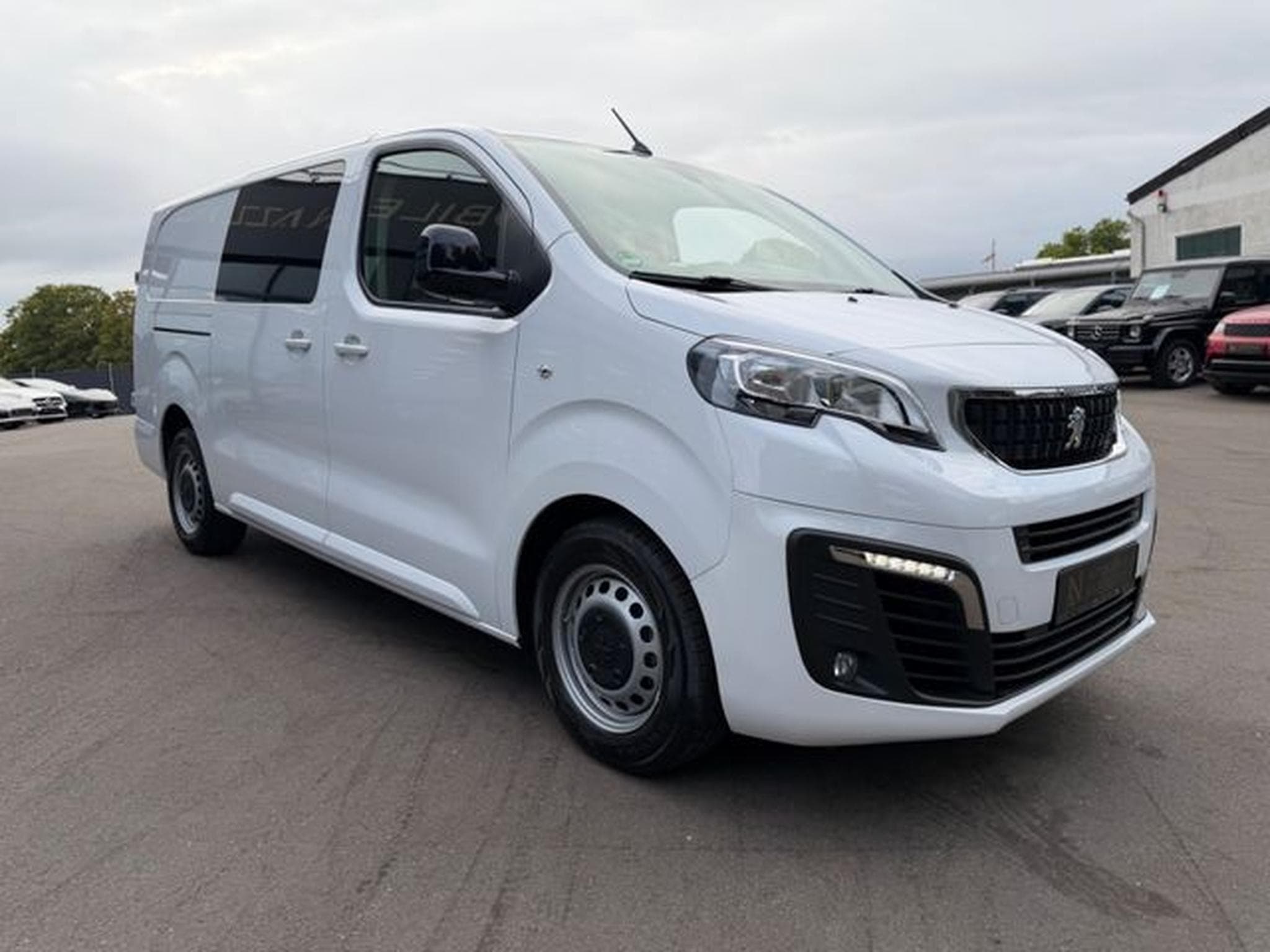 Peugeot Expert EXPERT KASTEN PREMIUM TWINCAB EDTION L3*6.SITZER (2023) - Foto 3