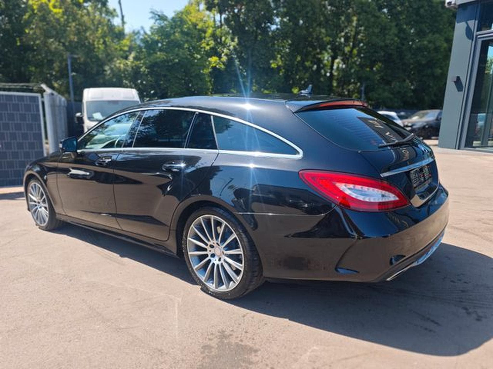 Mercedes CLS 500 Shooting Bra CLS500 SB 4MATIC*AMG-LINE*AIRMATIC*DISTRONIC+ (2016) - Photo 8