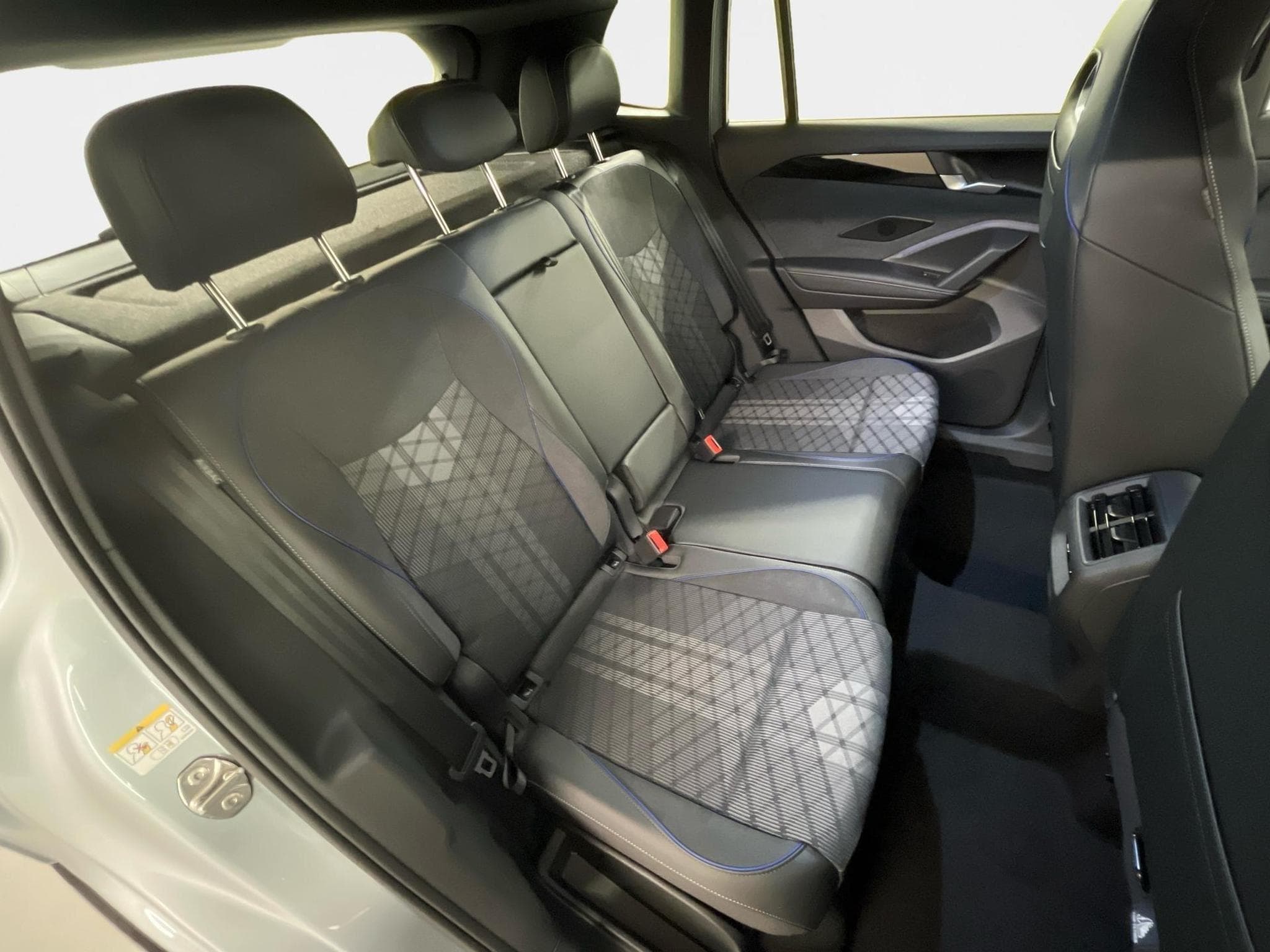 VW Tiguan R-Line (2026) - Photo 22