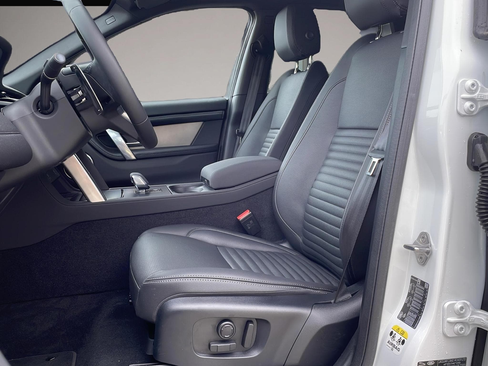 Land-Rover Discovery Sport (2026) - Photo 7