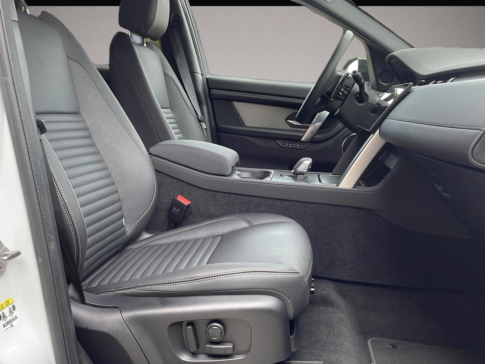 Land-Rover Discovery Sport (2026) - Photo 8