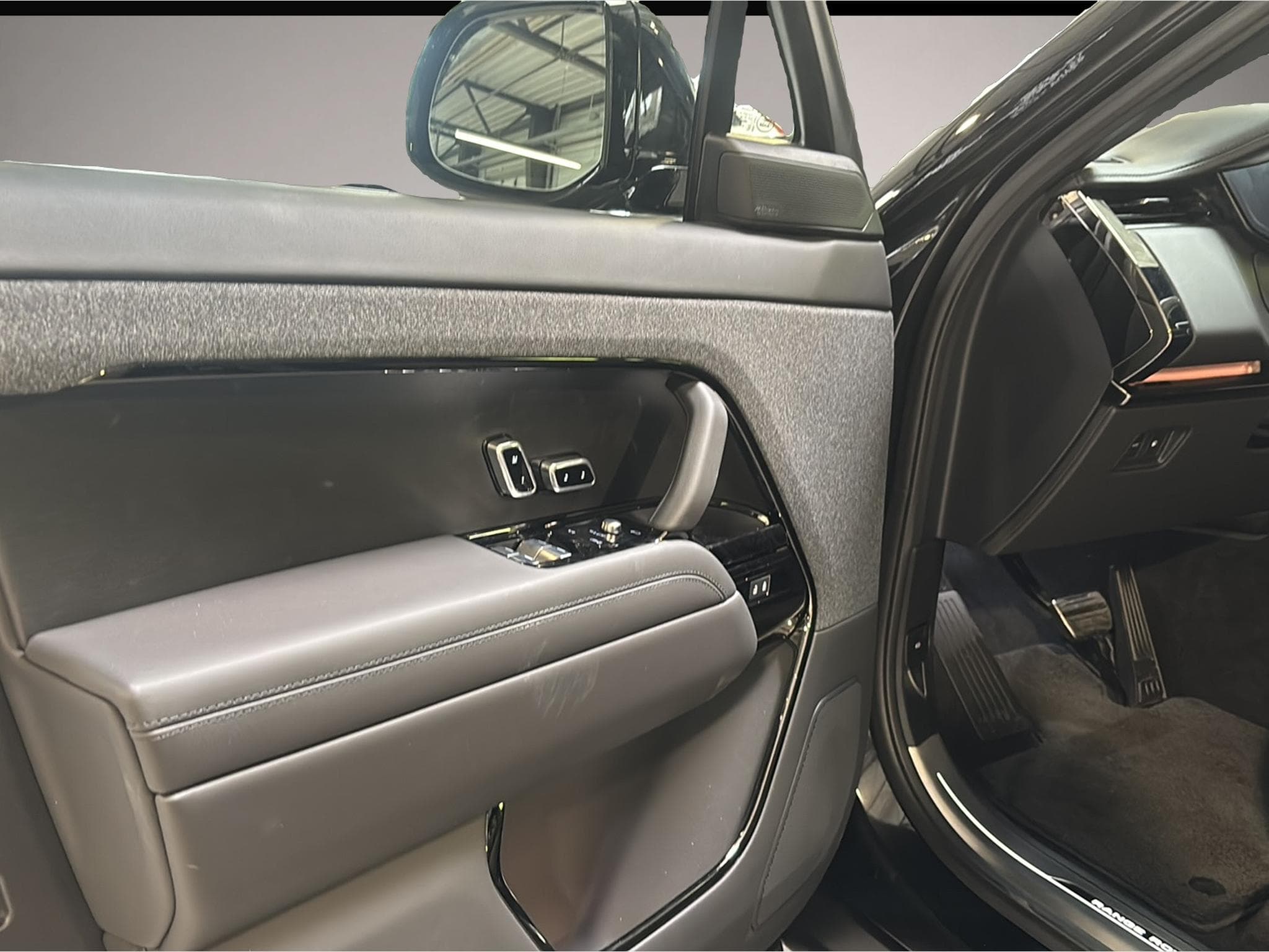 Land-Rover Discovery Sport (2026) - Photo 8