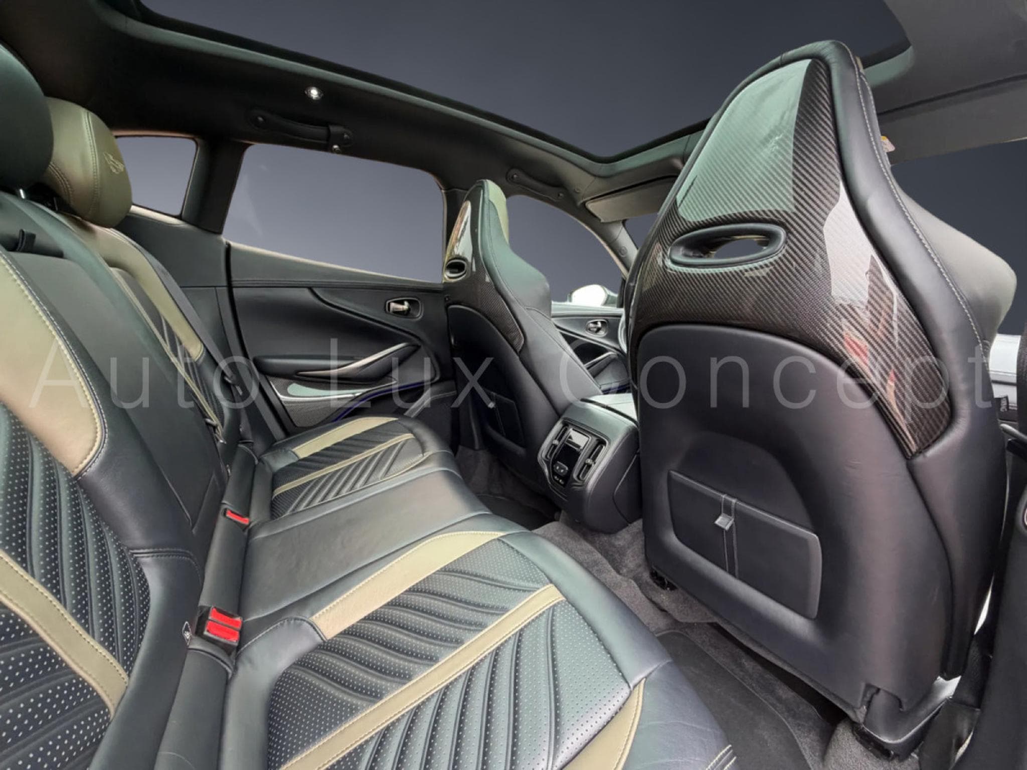 Aston-Martin DBX 707 (2022) - Photo 14