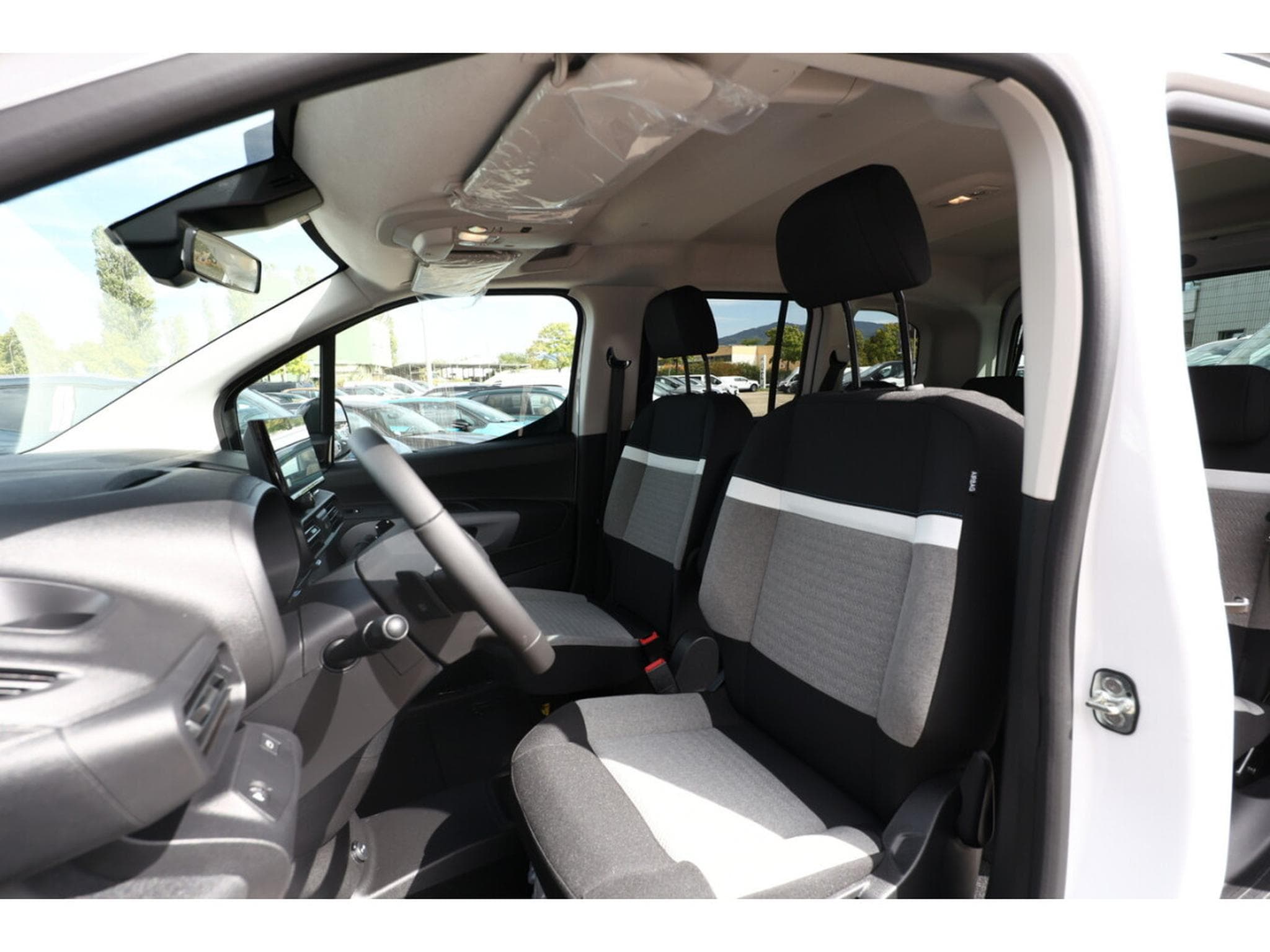 Citroën Berlingo 1.5 BlueHDi 130 EAT8 MAX (2026) - Foto 6
