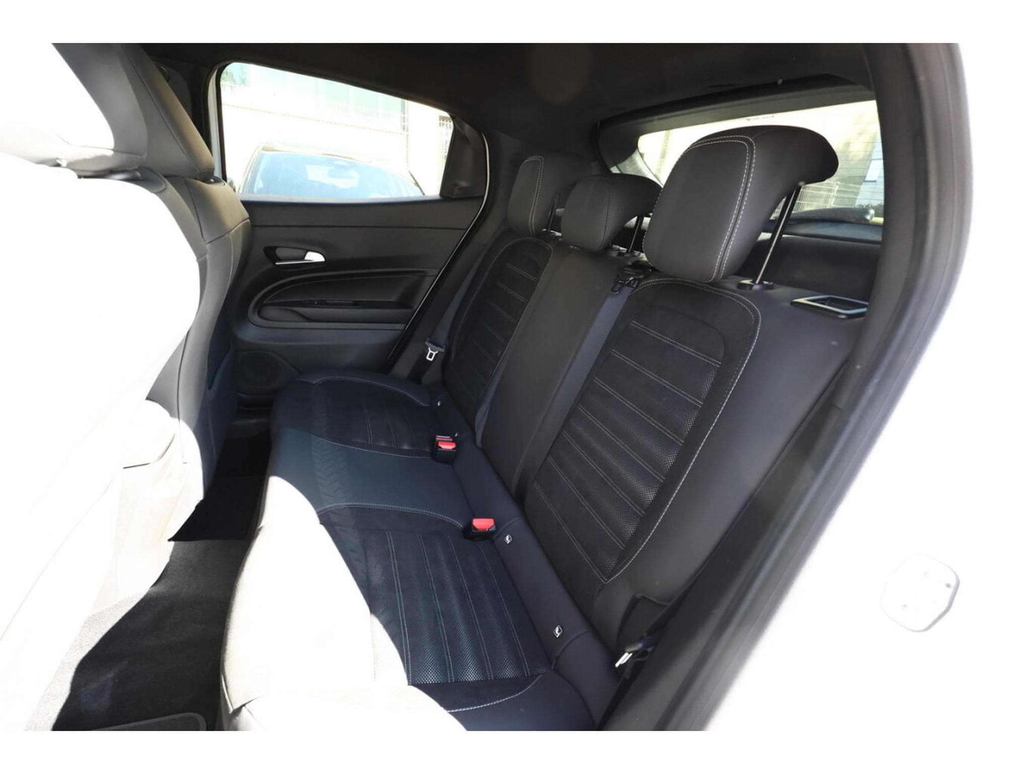 Alfa-Romeo Junior 1.2  Hybrid e-DSC6 136 Sport (2026) - Foto 10