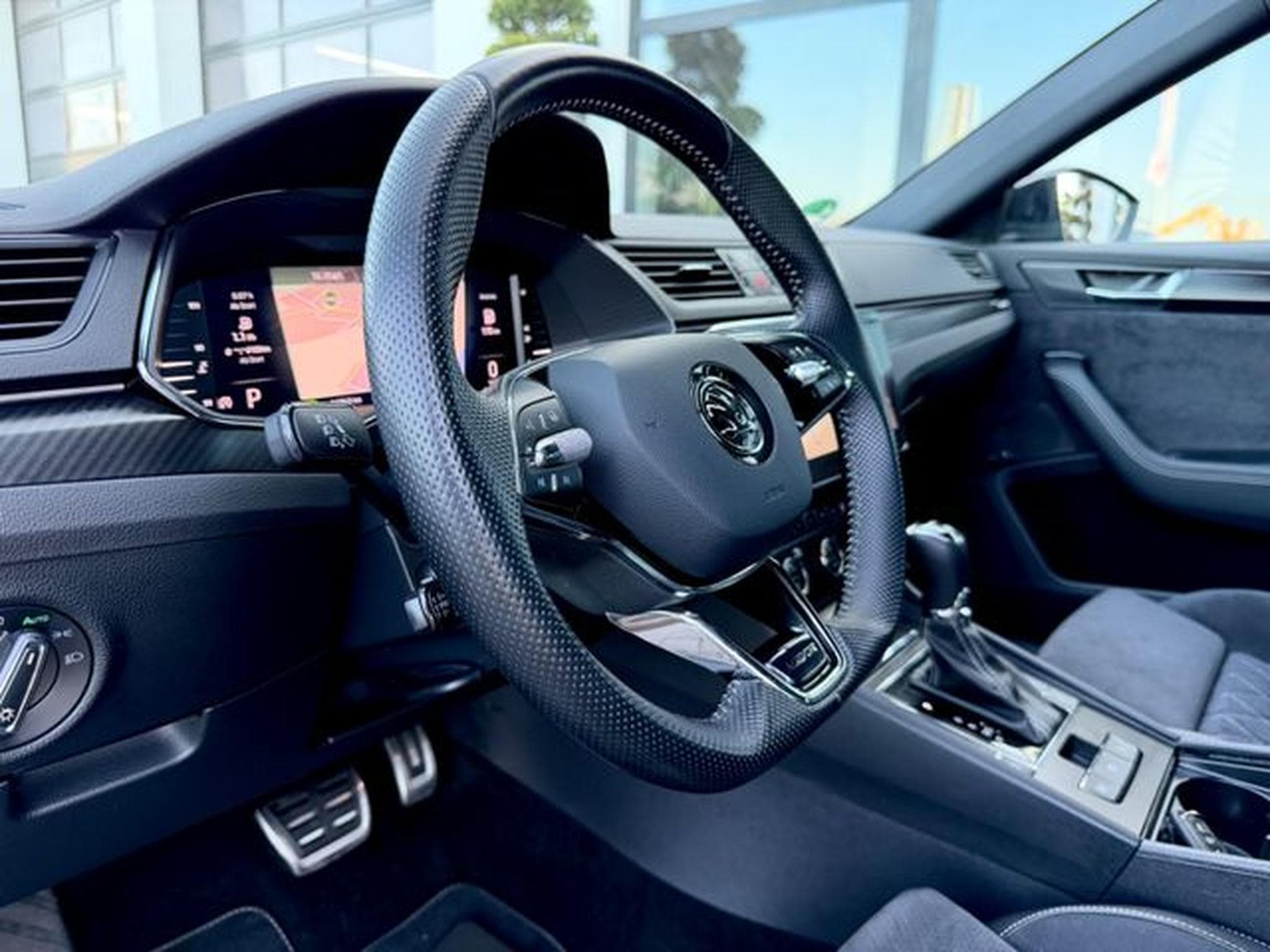 Skoda Superb Superb Combi Sportline 2.0 TDI DSG 4x4 /1.HAND/ (2022) - Foto 10