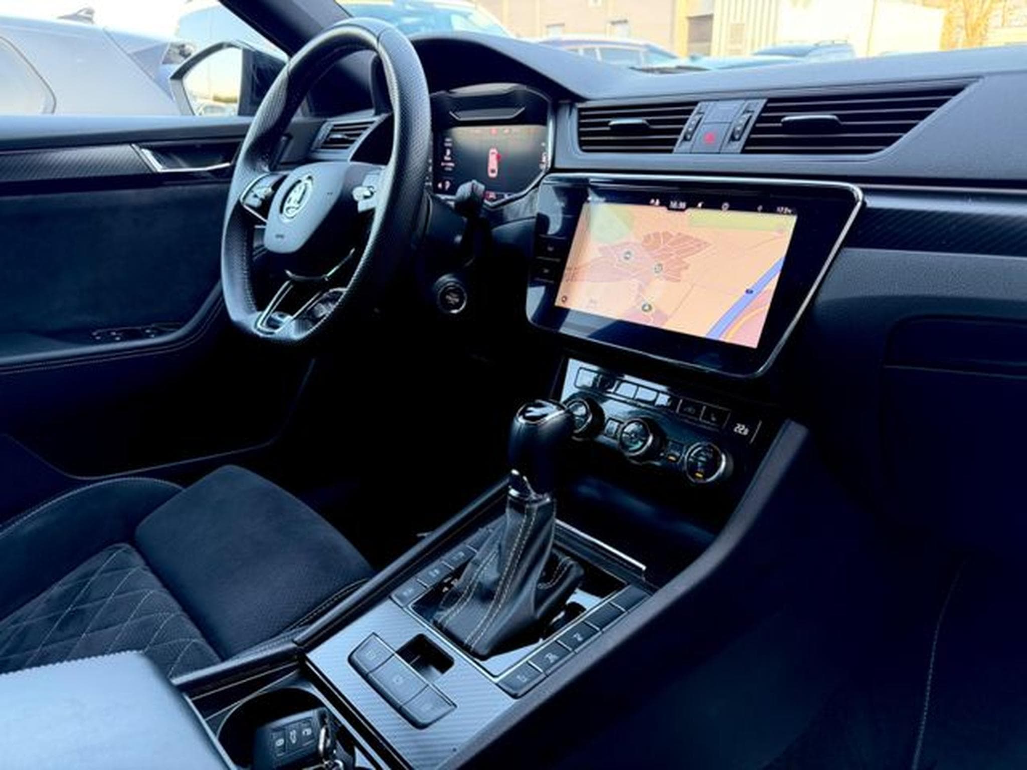 Skoda Superb Superb Combi Sportline 2.0 TDI DSG 4x4 /1.HAND/ (2022) - Foto 12