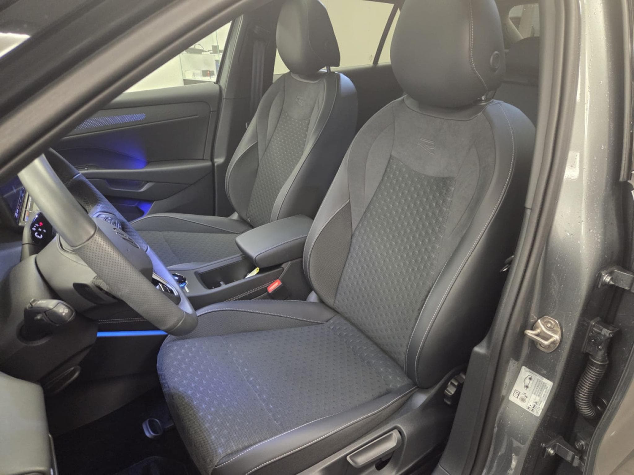 VW T-Roc TSI R-Line 150 CV / 110 KW  DSG (2026) - Photo 2