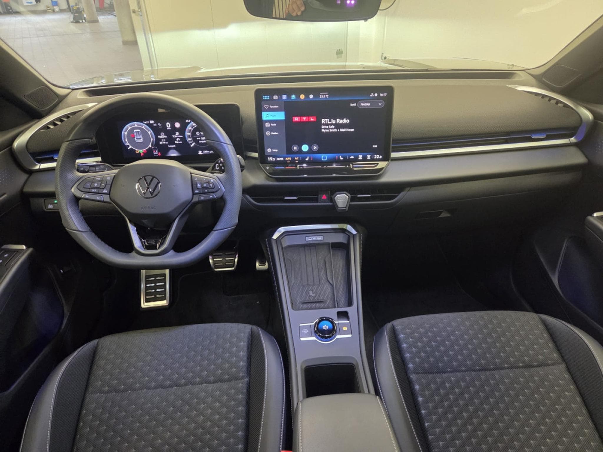 VW T-Roc TSI R-Line 150 CV / 110 KW  DSG (2026) - Photo 5